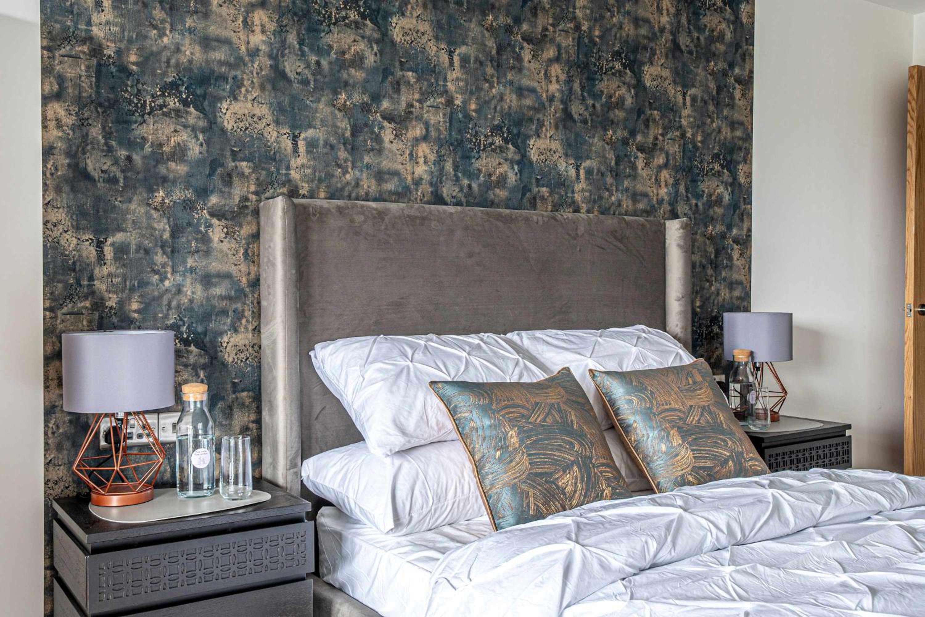 Leeds City Centre 2BR Apartment - Luxury Stay with Private Terrace