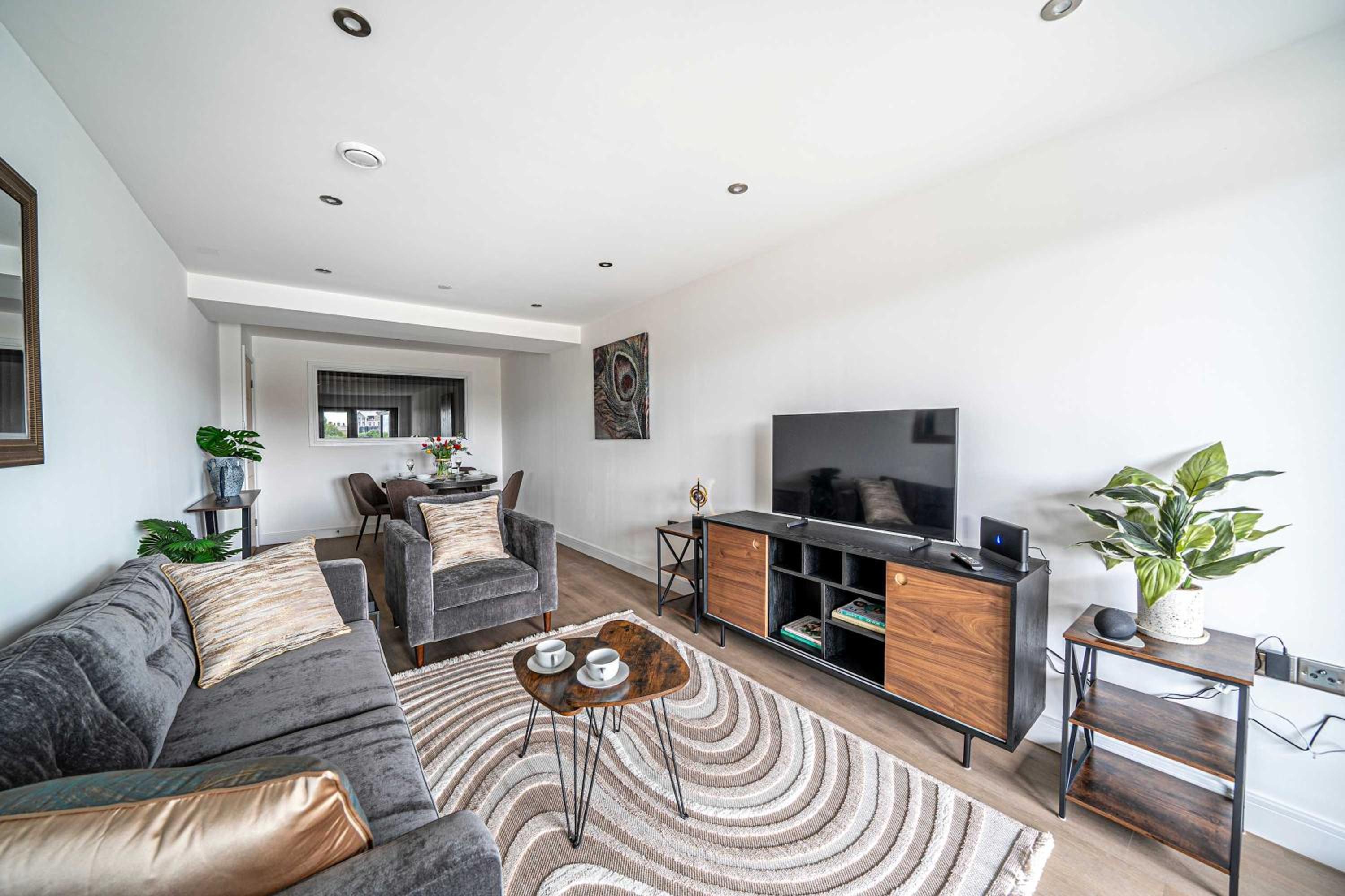 Leeds City Centre 2BR Apartment - Luxury Stay with Private Terrace
