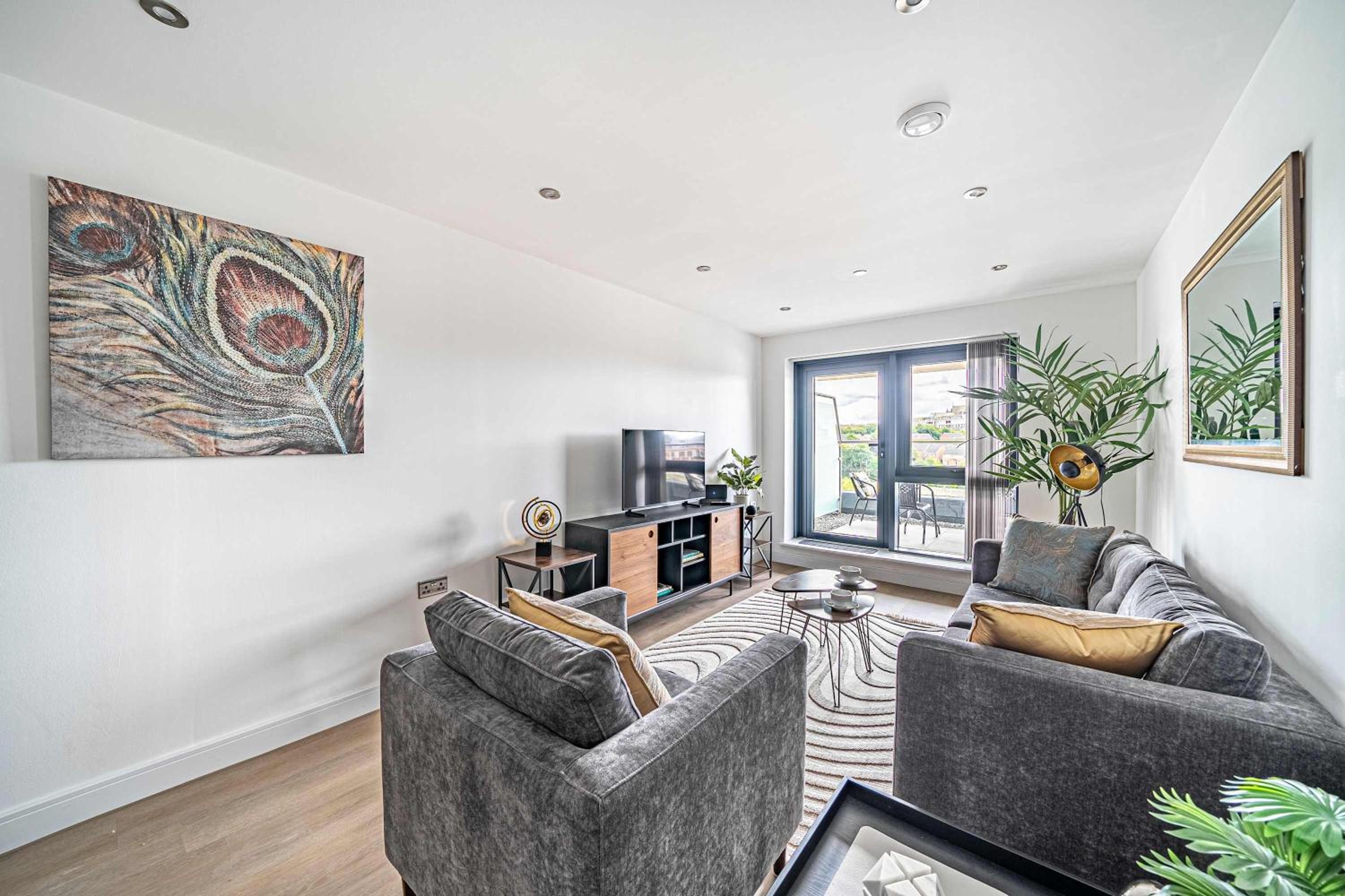 Leeds City Centre 2BR Apartment - Luxury Stay with Private Terrace