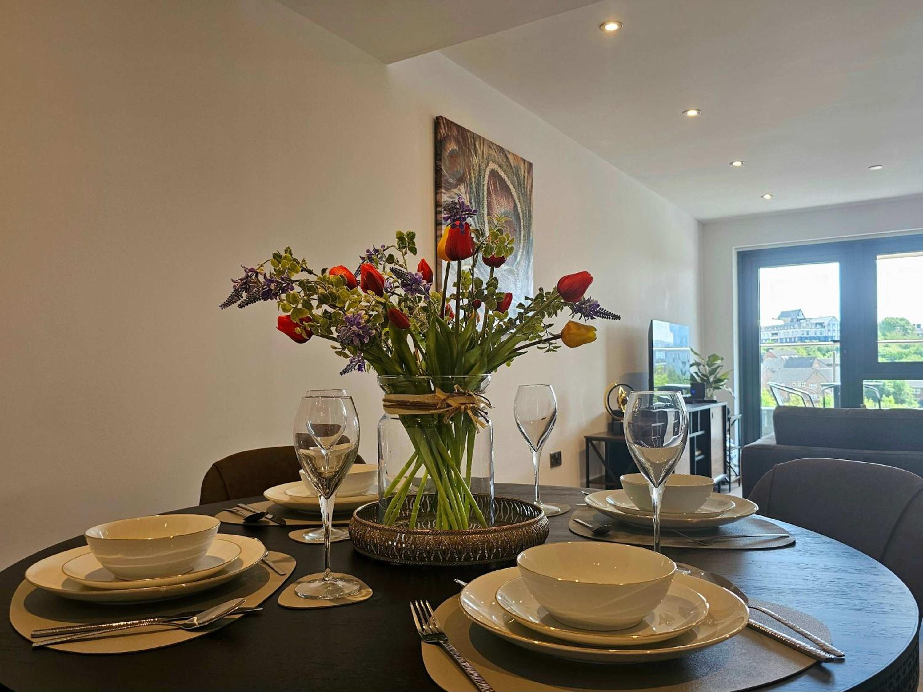 Leeds City Centre 2BR Apartment - Luxury Stay with Private Terrace