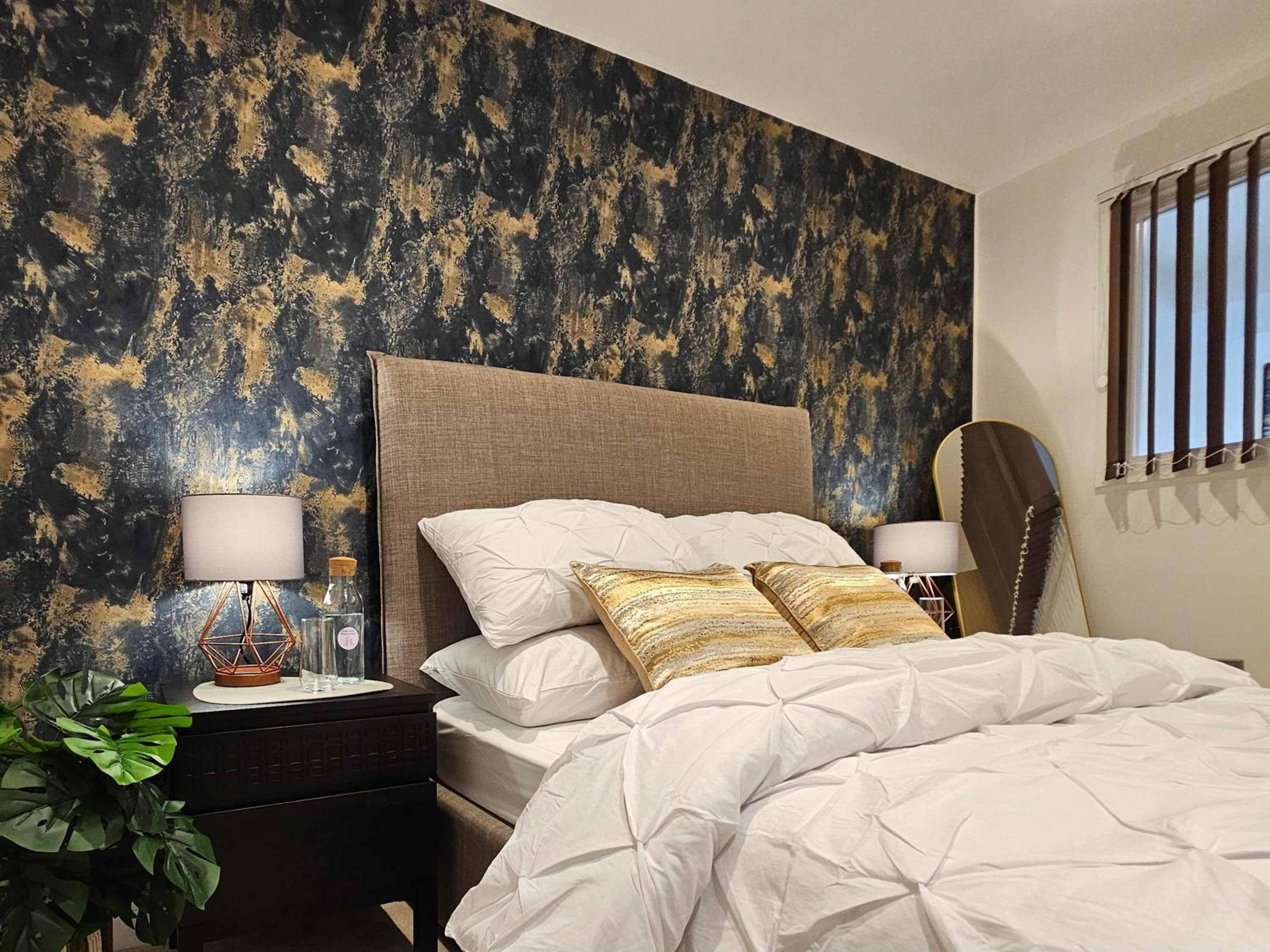 Leeds City Centre 2BR Apartment - Luxury Stay with Private Terrace