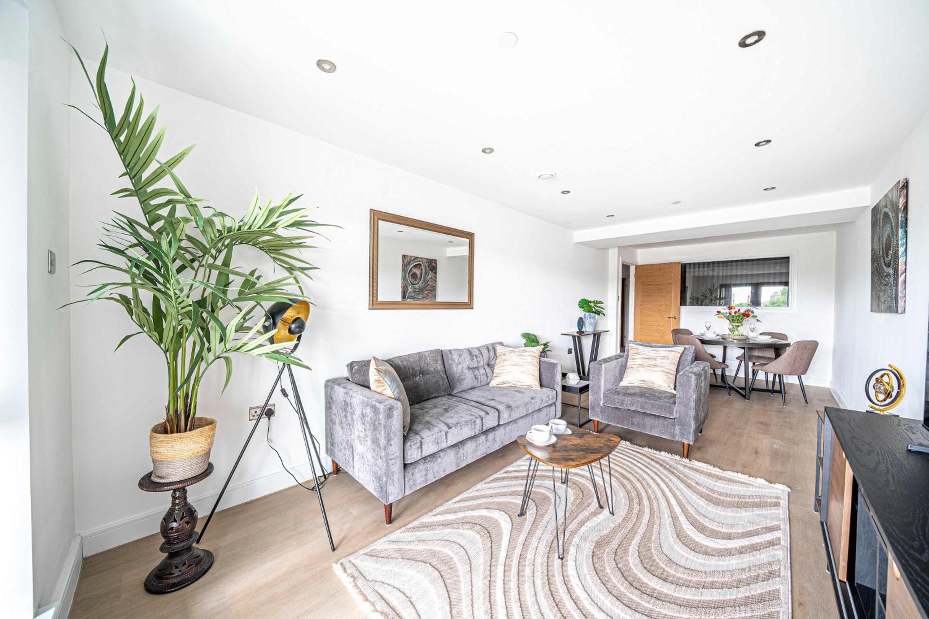 Leeds City Centre 2BR Apartment - Luxury Stay with Private Terrace
