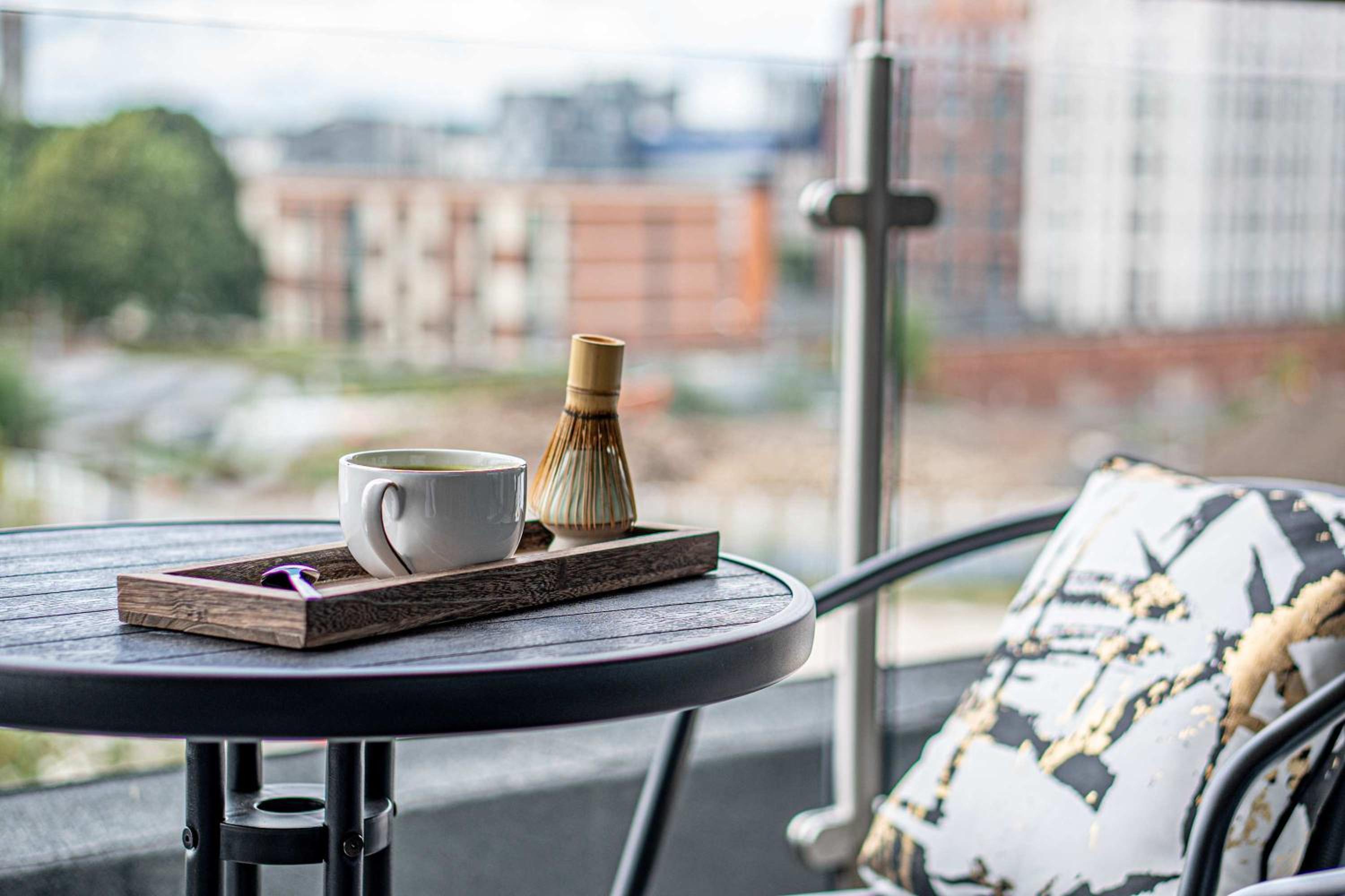 Leeds City Centre 2BR Apartment - Luxury Stay with Private Terrace