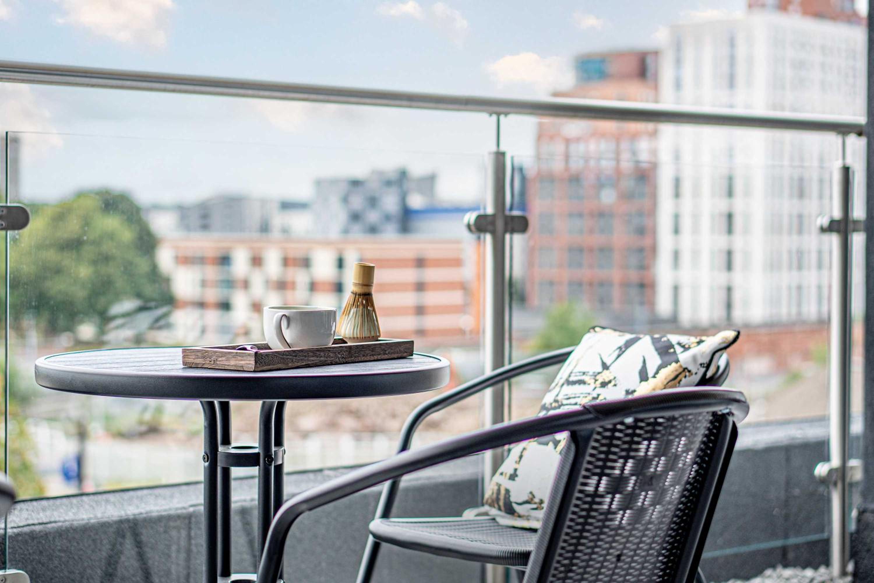 Leeds City Centre 2BR Apartment - Luxury Stay with Private Terrace