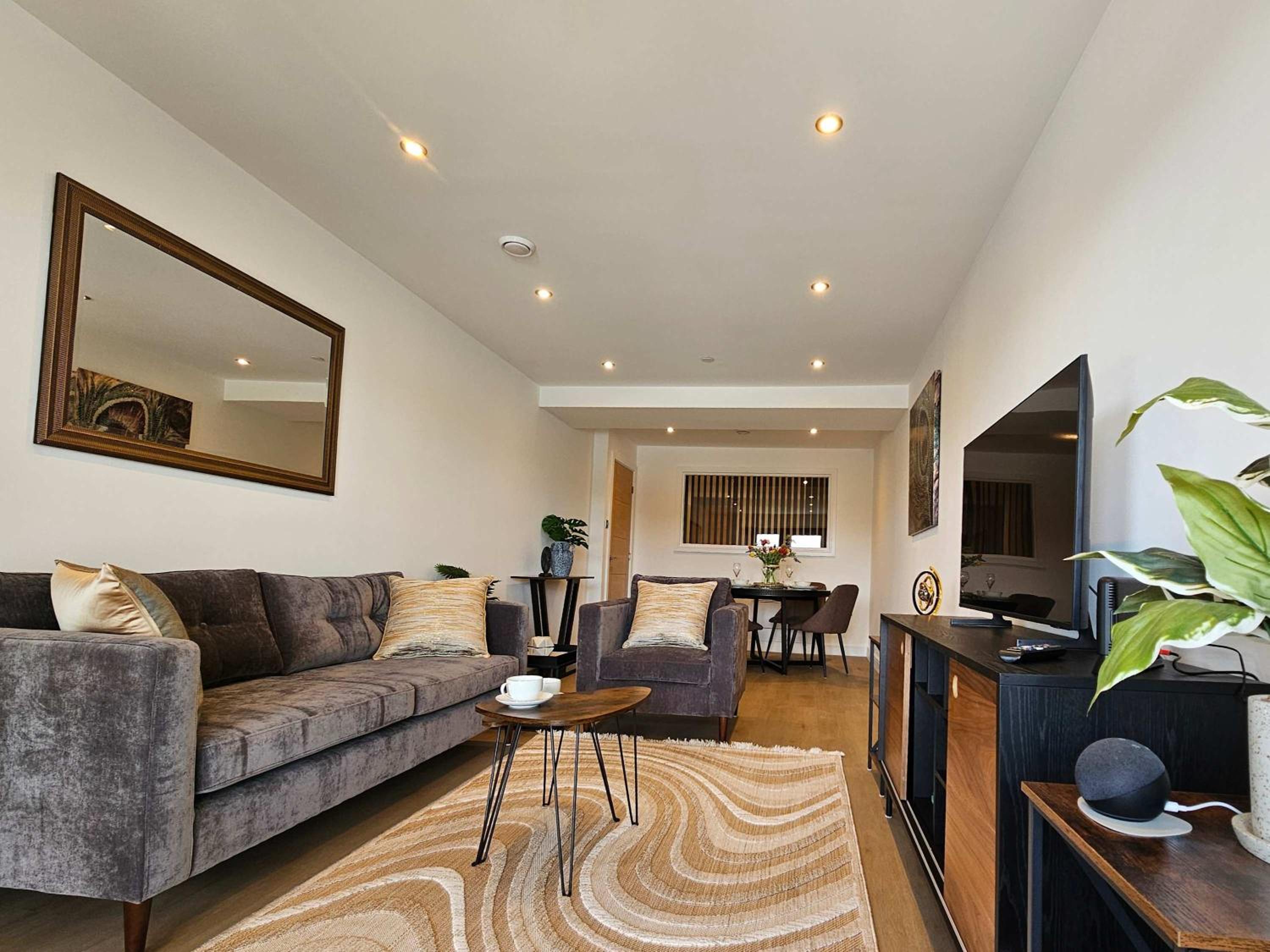 Leeds City Centre 2BR Apartment - Luxury Stay with Private Terrace