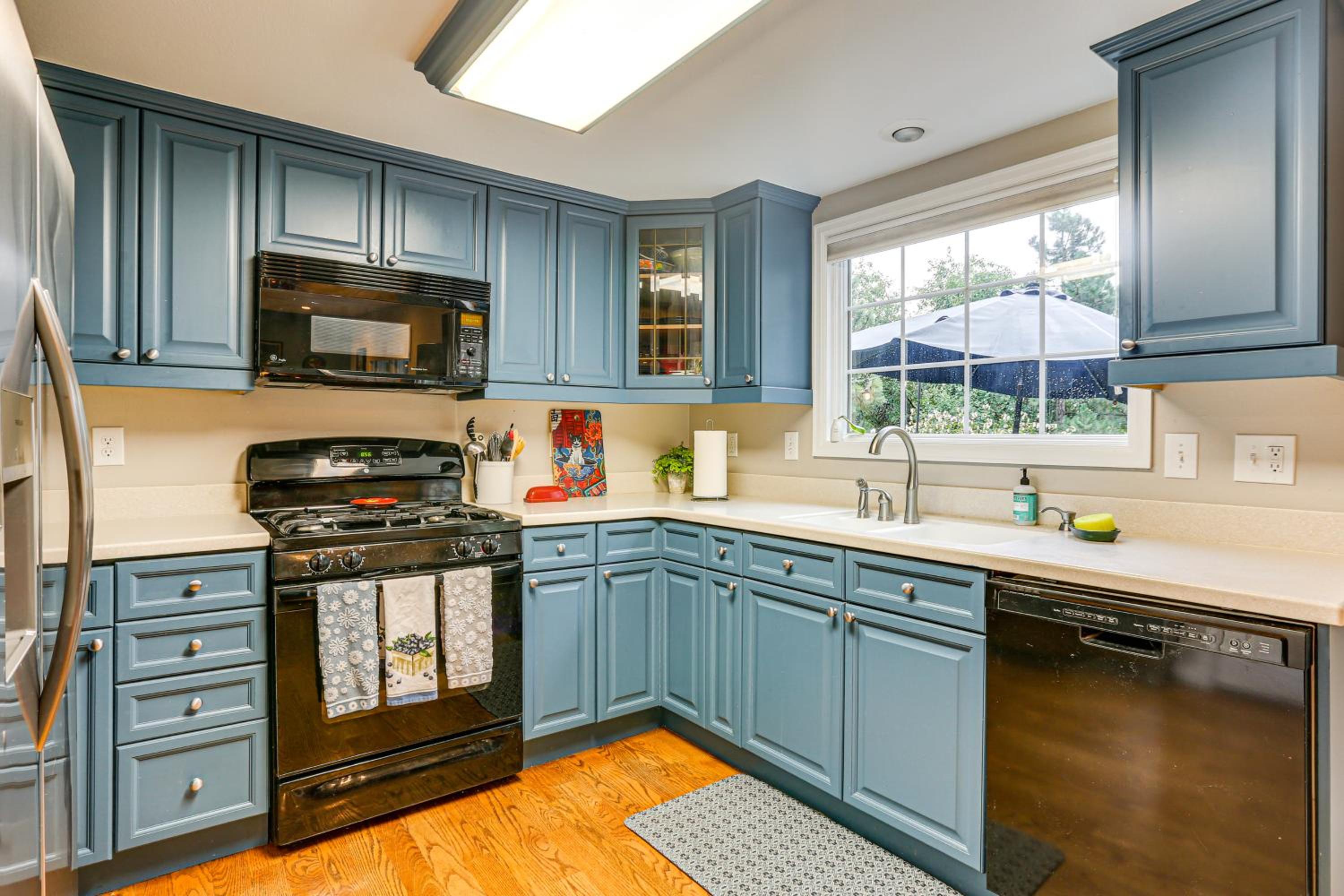 Spacious Family Home with Deck and Yard in Littleton!