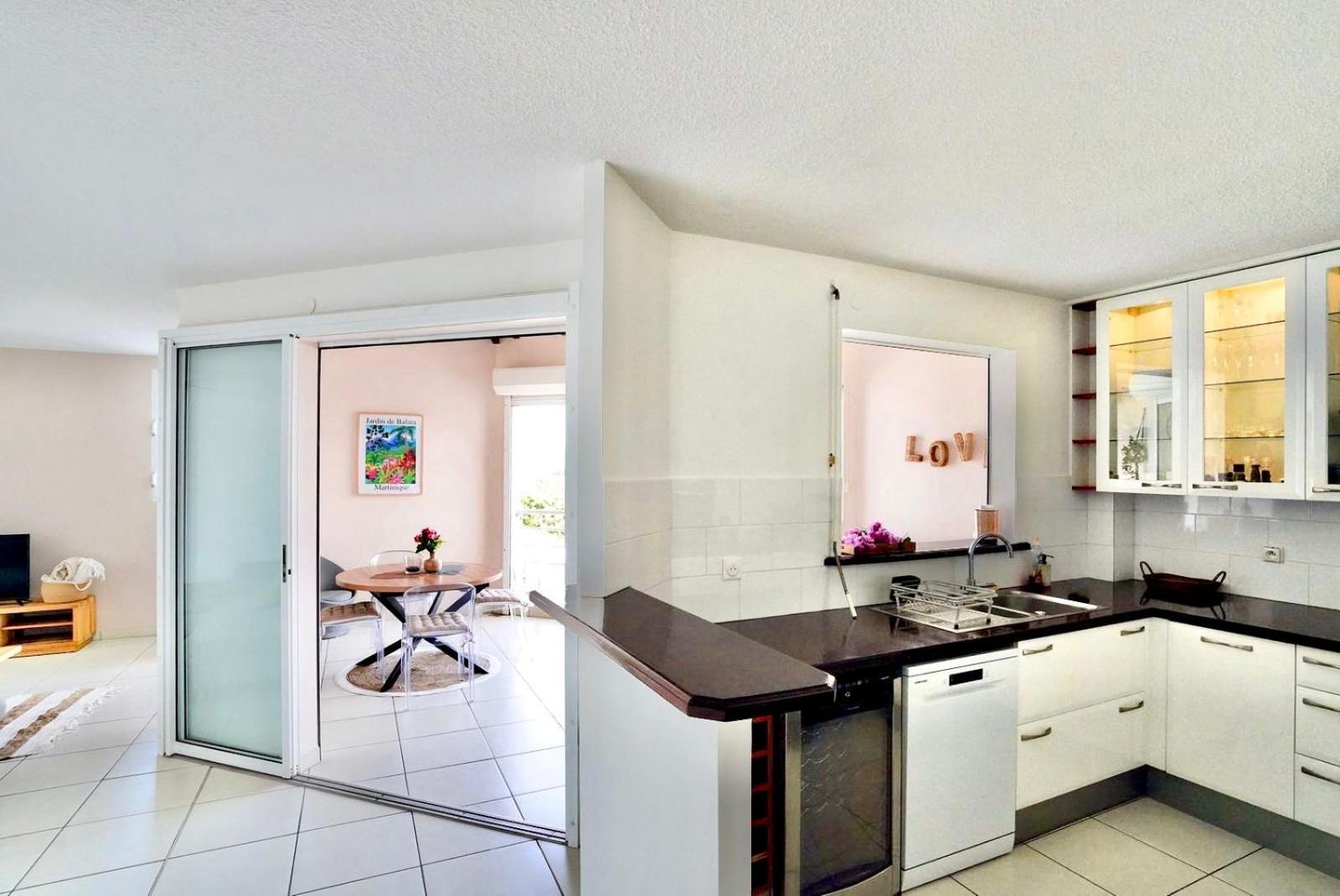 Face à la mer, appartement de standing aux Trois Ilets