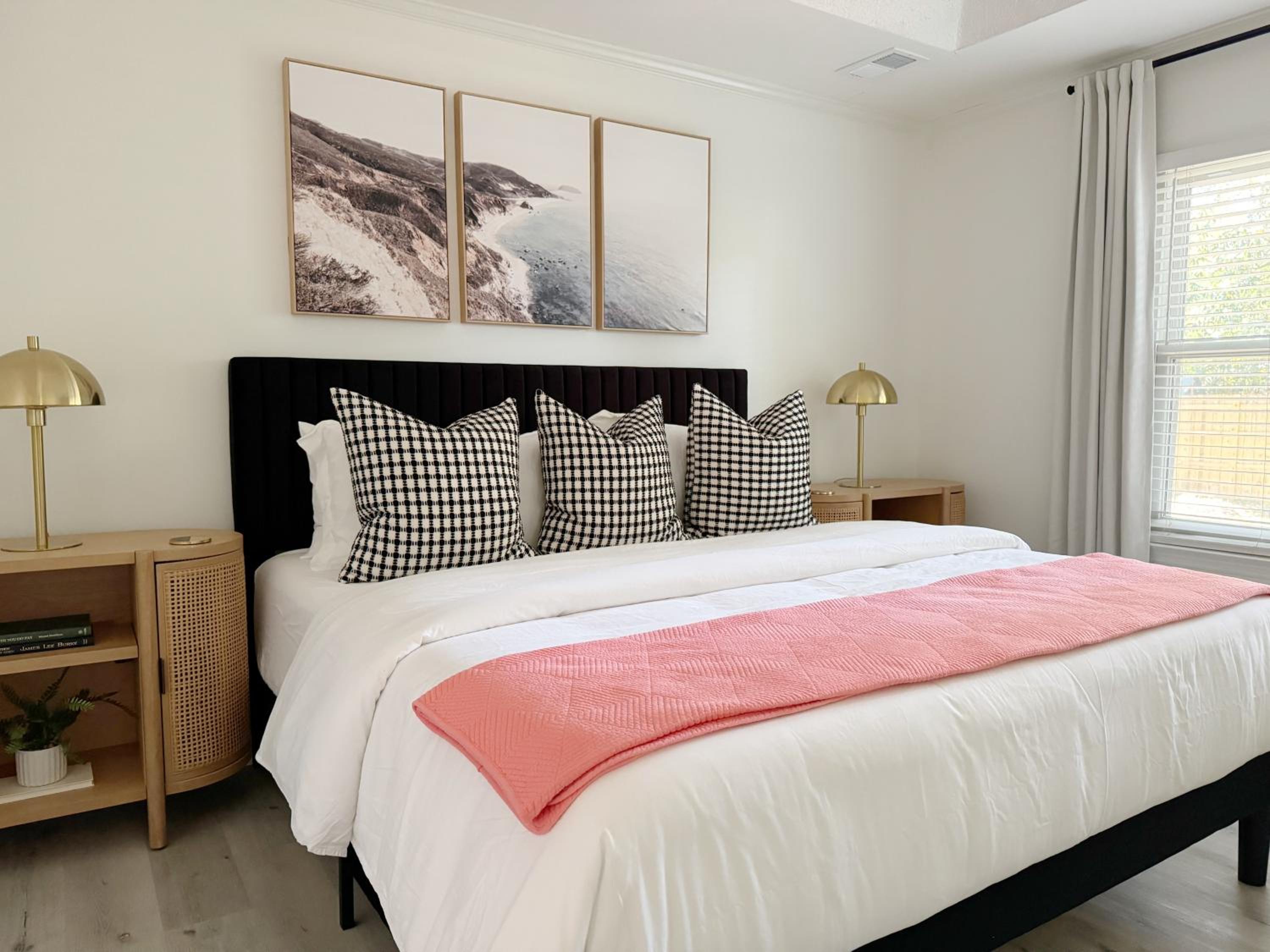 Modern Home Near Beach & City Dog Friendly