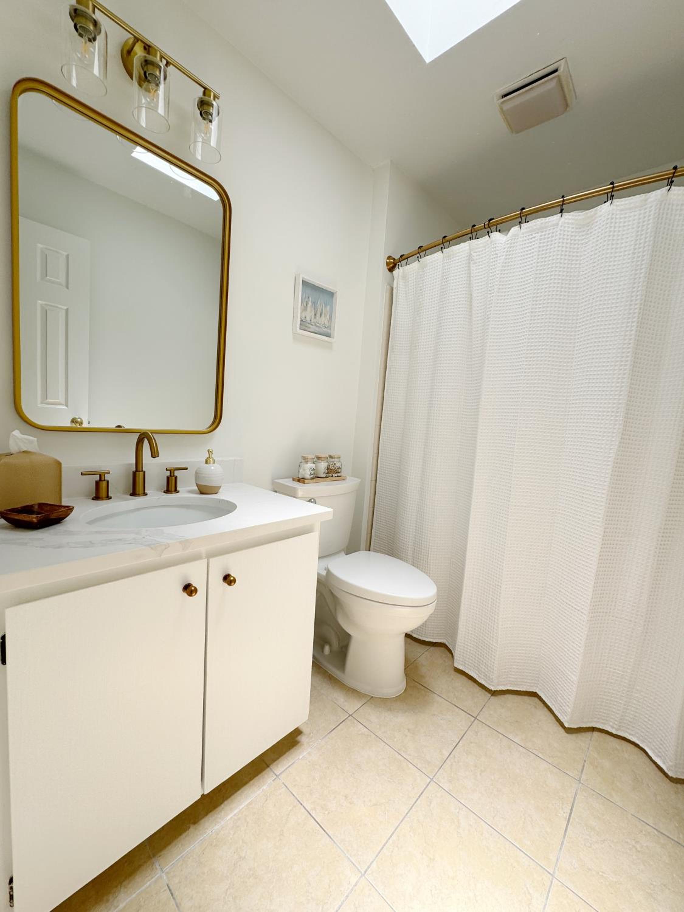 Modern Home Near Beach & City Dog Friendly