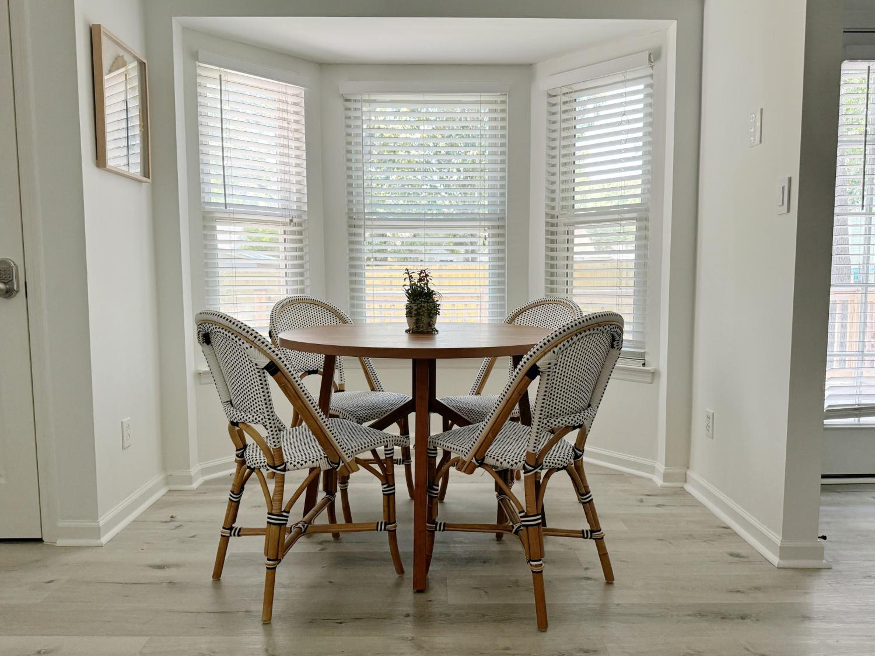 Modern Home Near Beach & City Dog Friendly