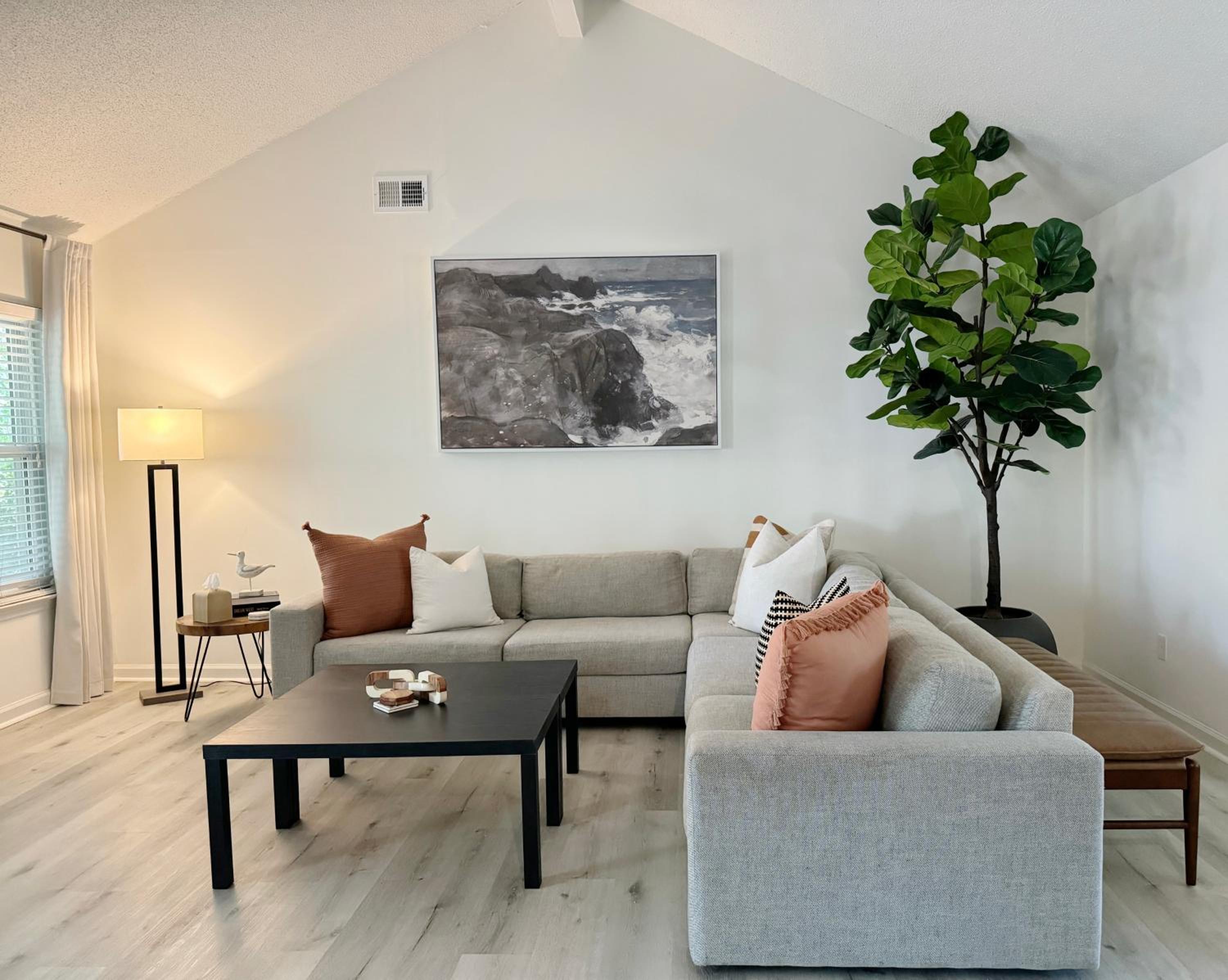 Modern Home Near Beach & City Dog Friendly