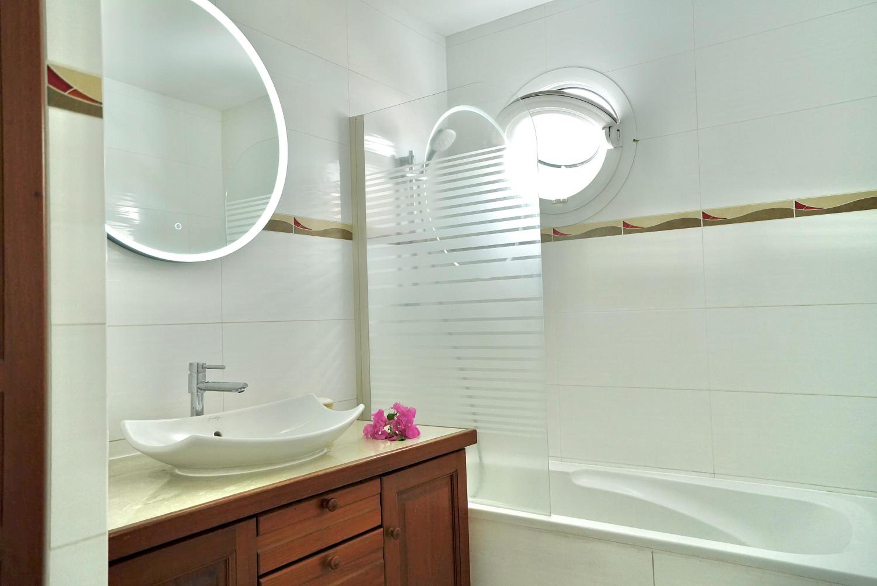 Face à la mer, appartement de standing aux Trois Ilets