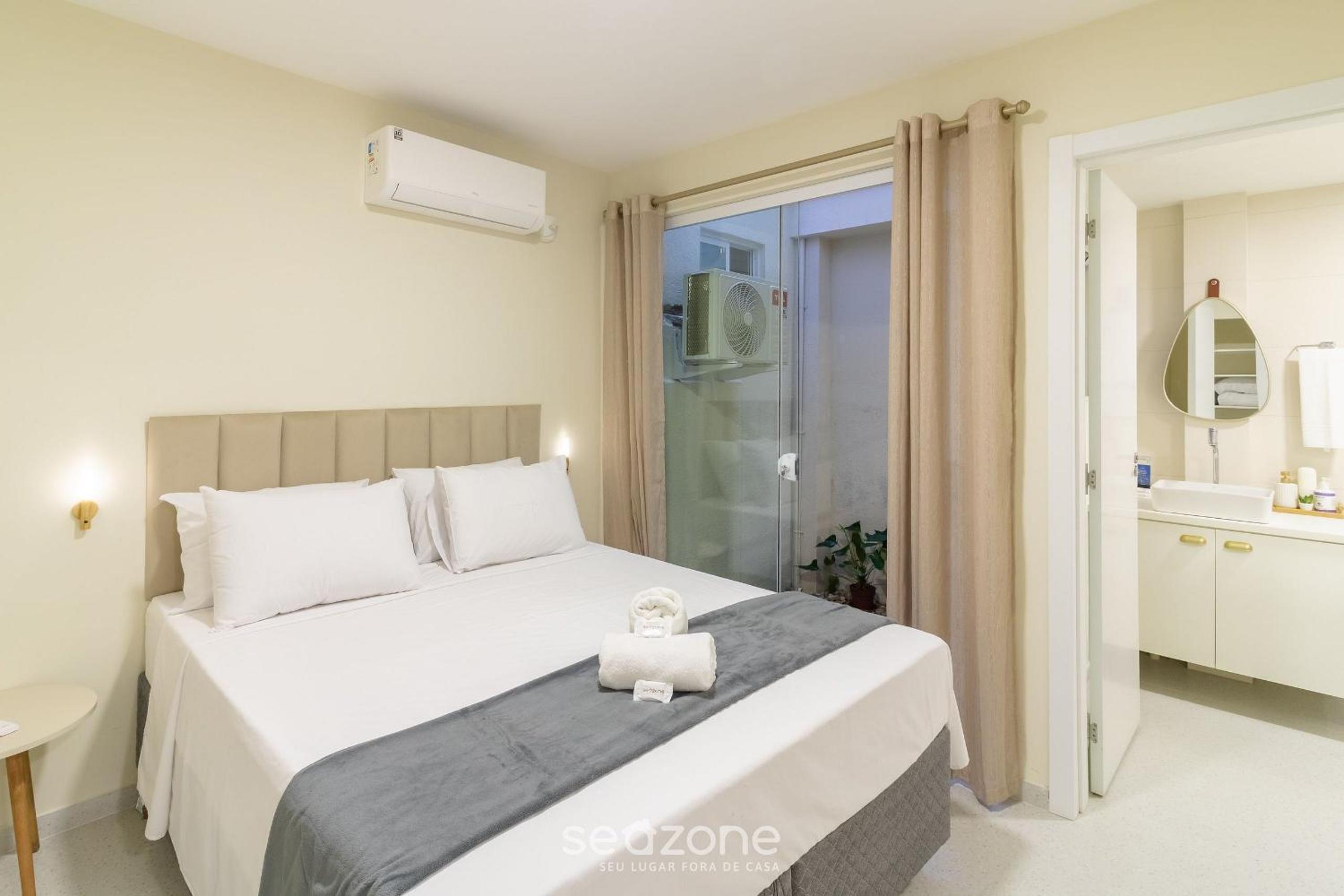 Apartment with 1 Suite 90 m from the Beach SEM0012