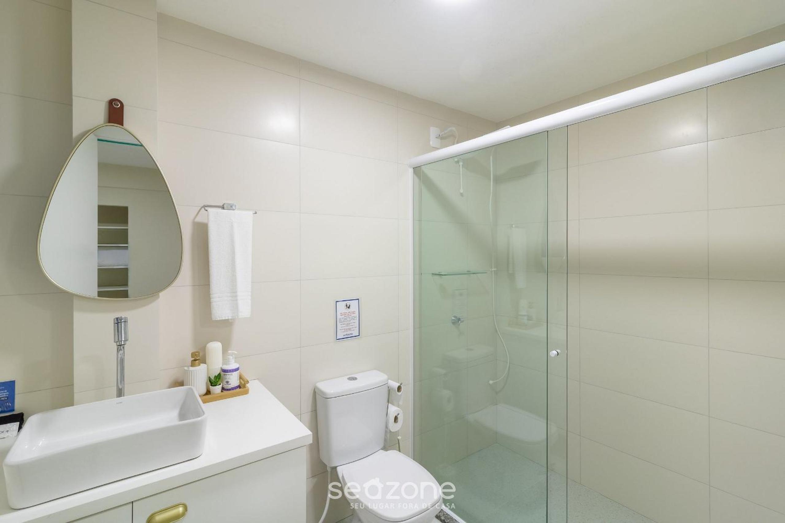 Apartment with 1 Suite 90 m from the Beach SEM0012