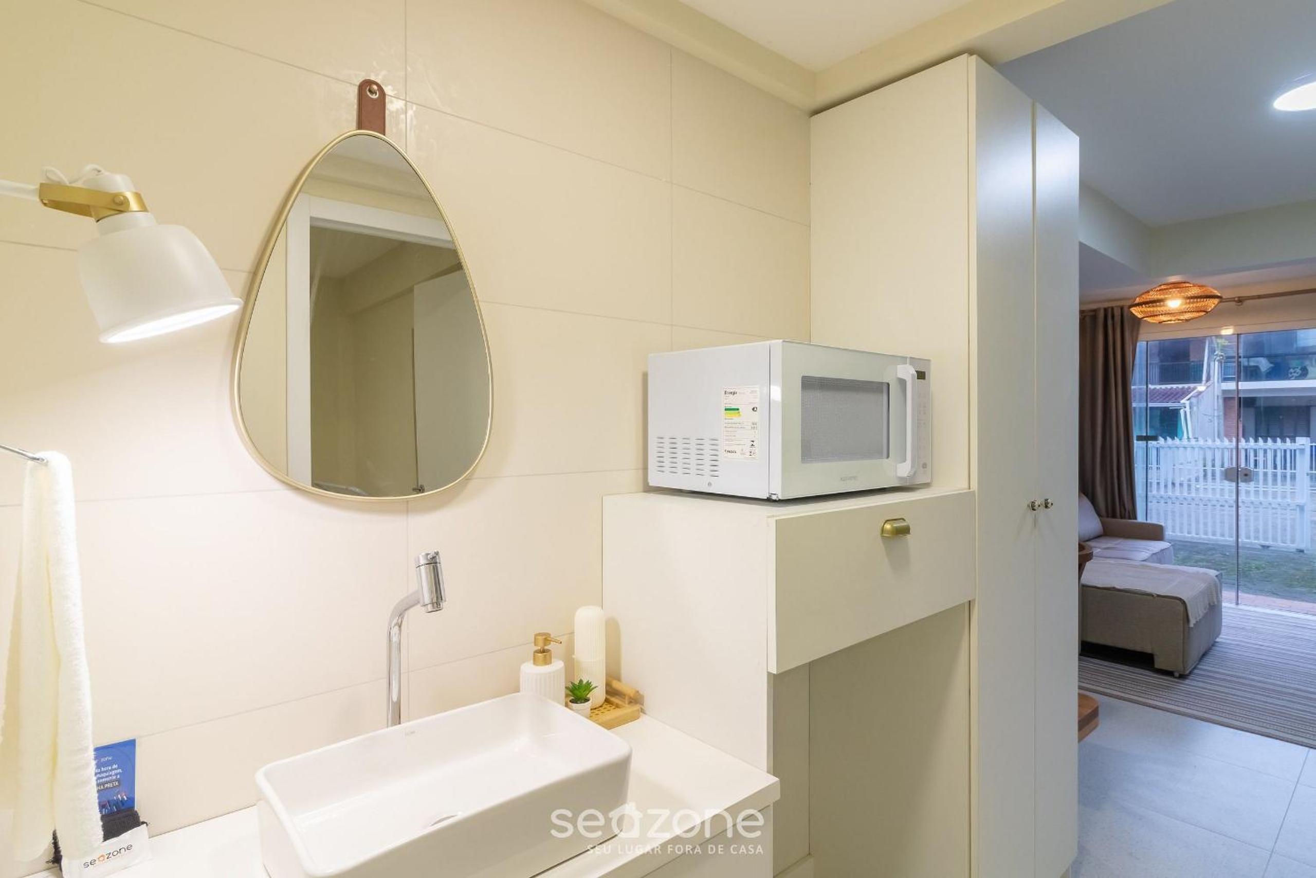 Apartment with 1 Suite 90 m from the Beach SEM0012