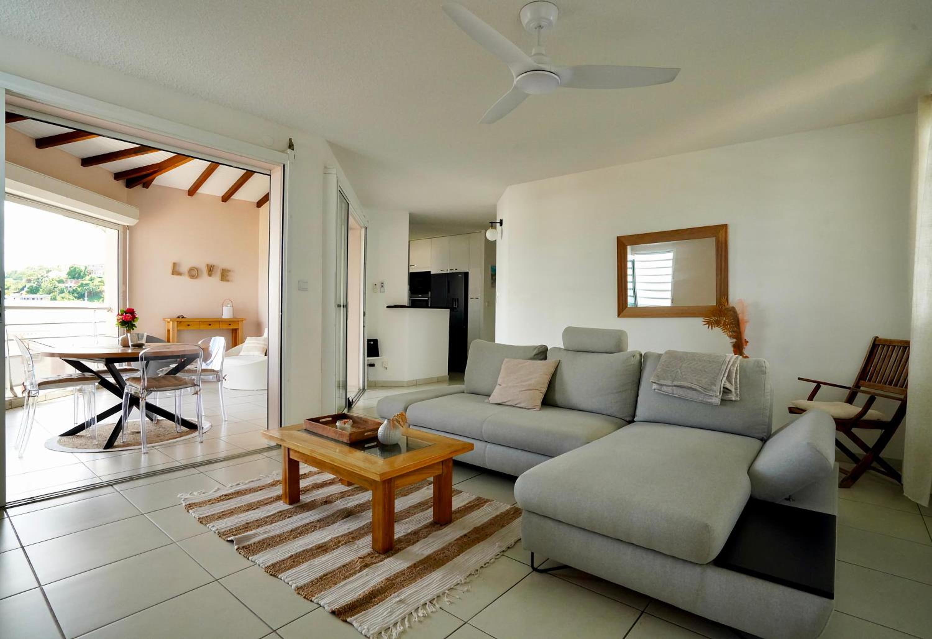Face à la mer, appartement de standing aux Trois Ilets