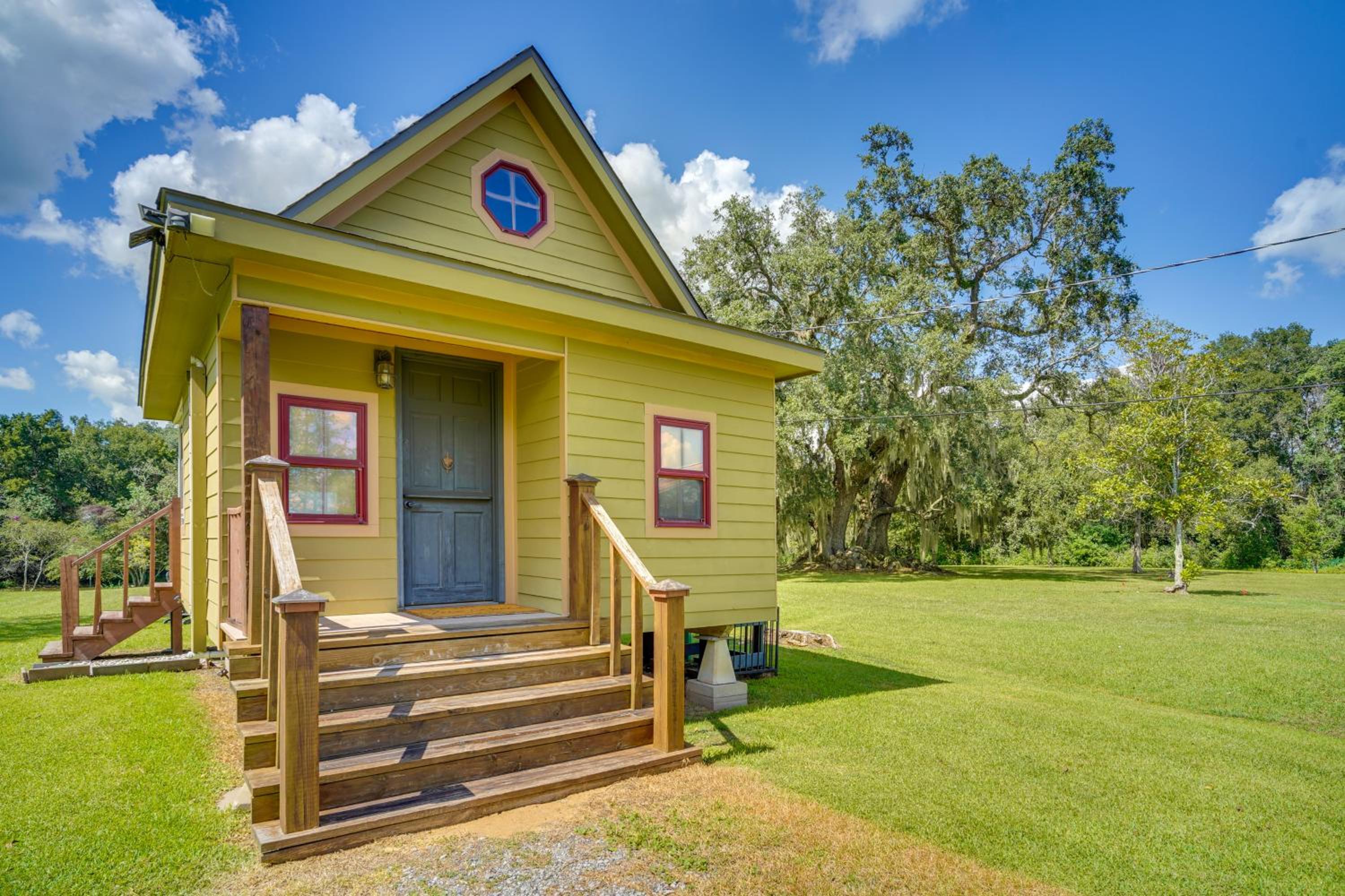 Cozy Couples Retreat with Porch on Bayou Teche!