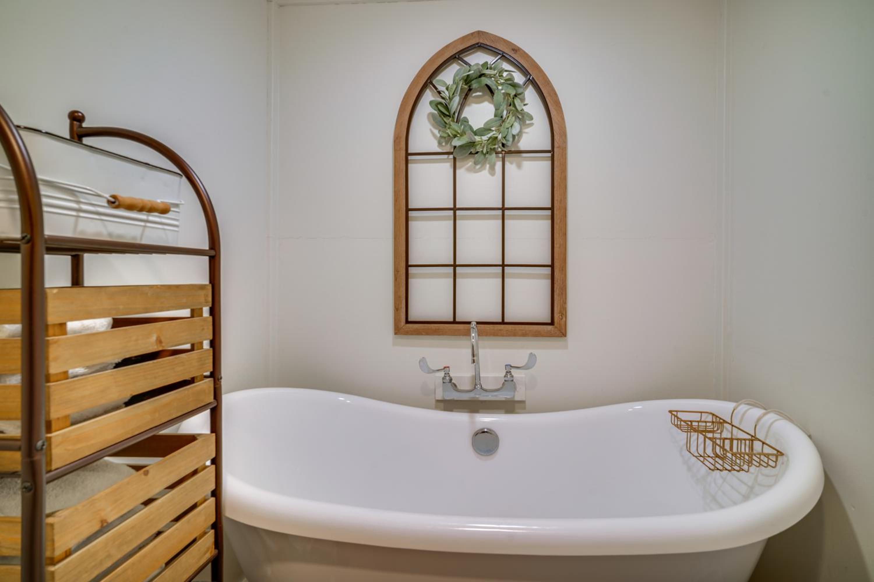 Cozy Couples Retreat with Porch on Bayou Teche!