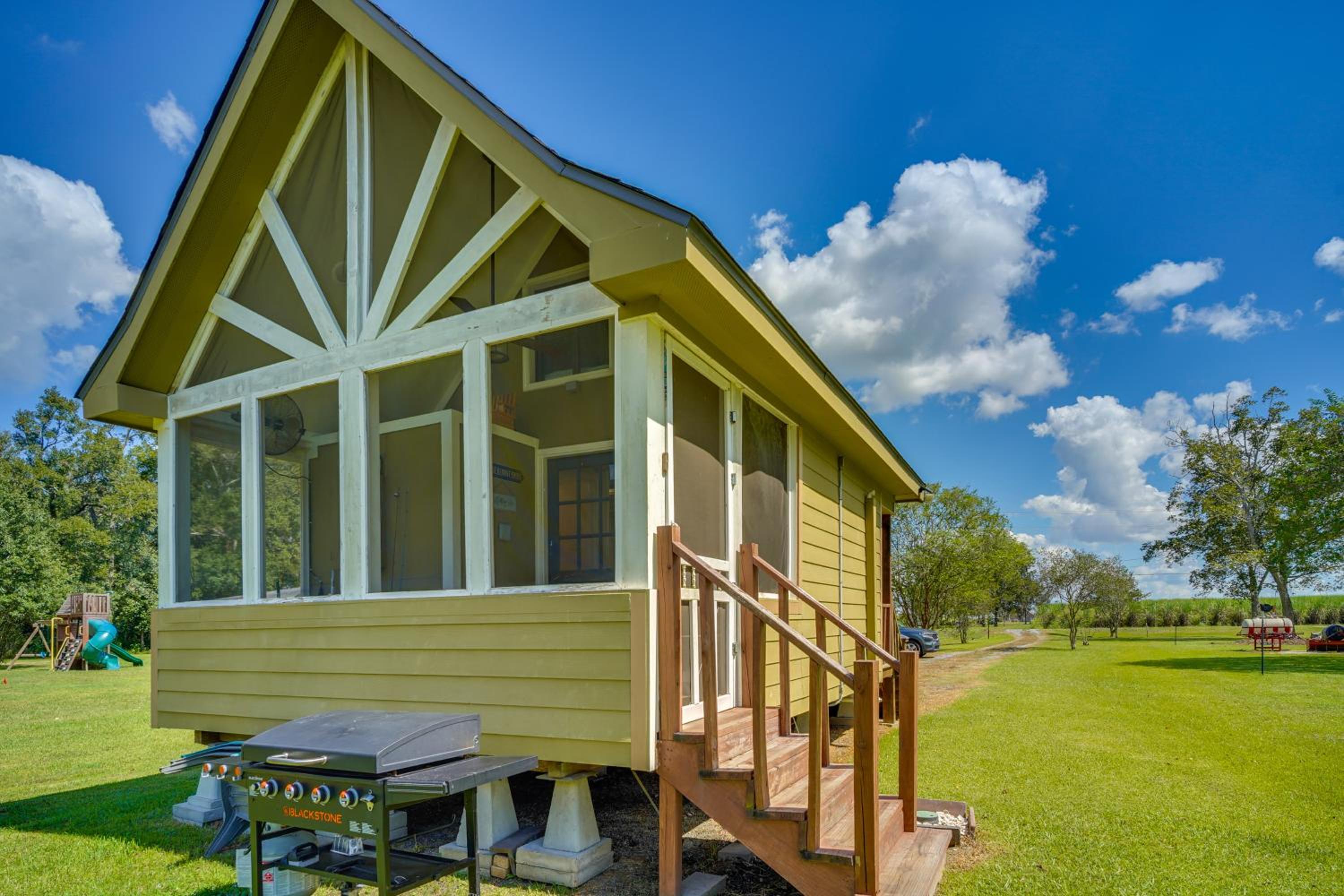 Cozy Couples Retreat with Porch on Bayou Teche!