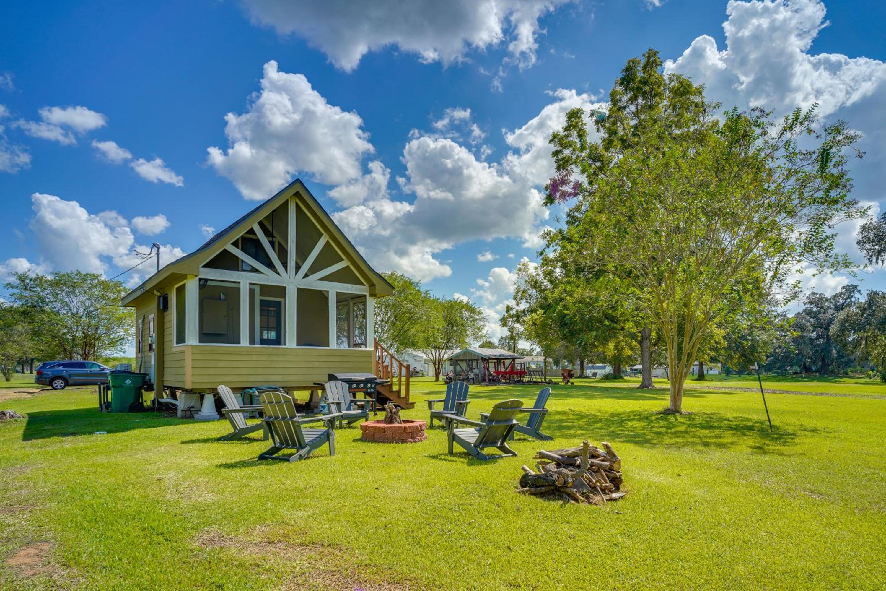 Cozy Couples Retreat with Porch on Bayou Teche!