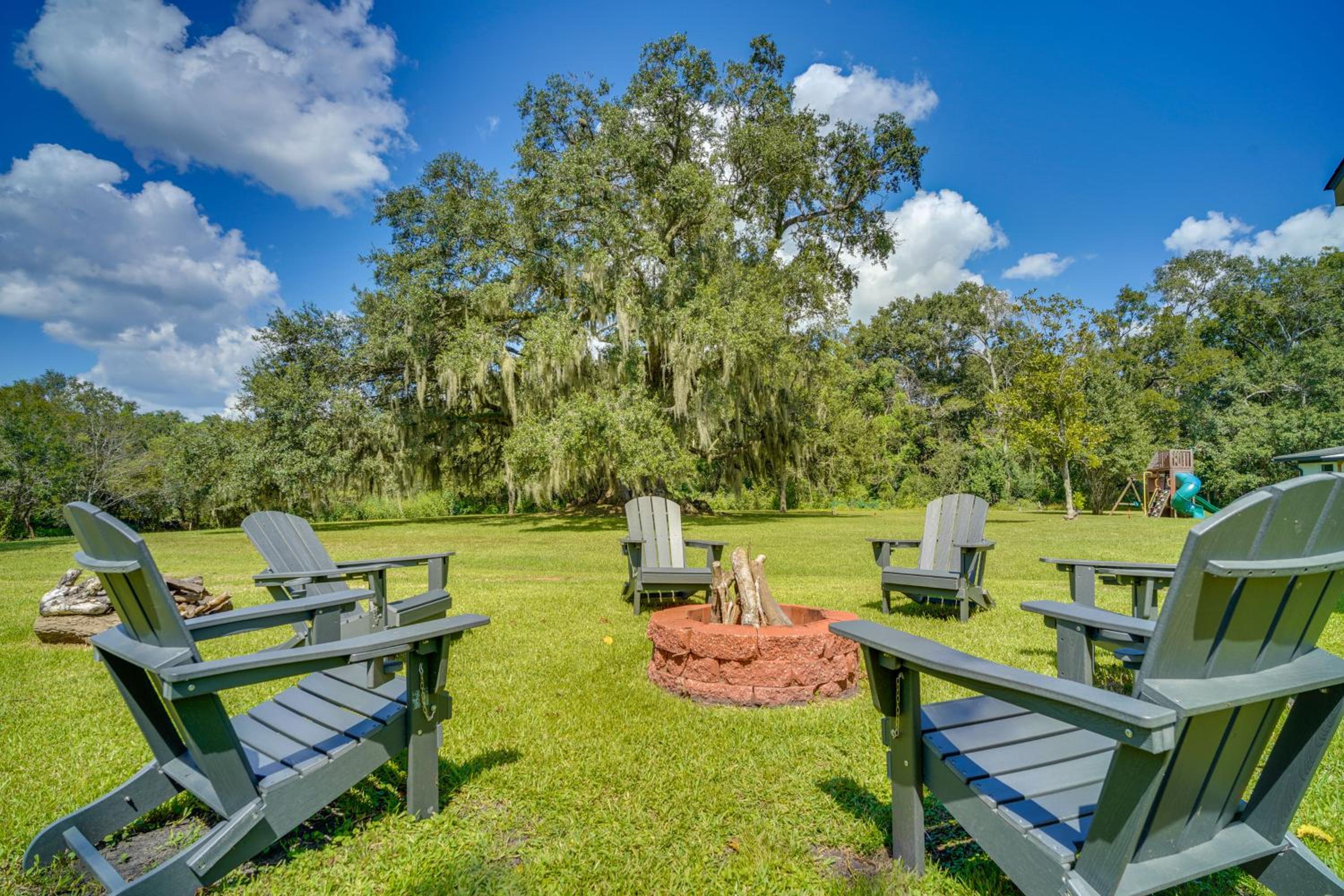 Cozy Couples Retreat with Porch on Bayou Teche!