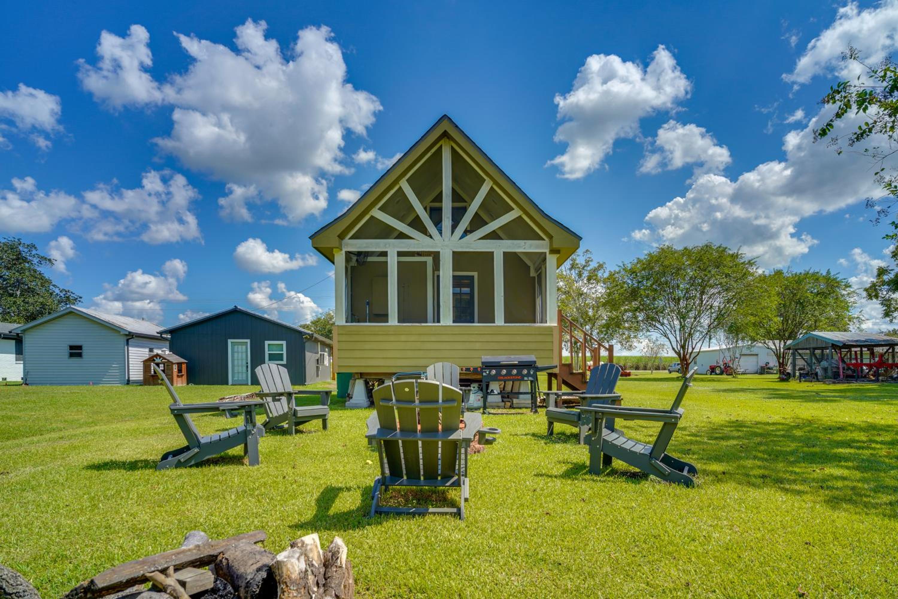 Cozy Couples Retreat with Porch on Bayou Teche!