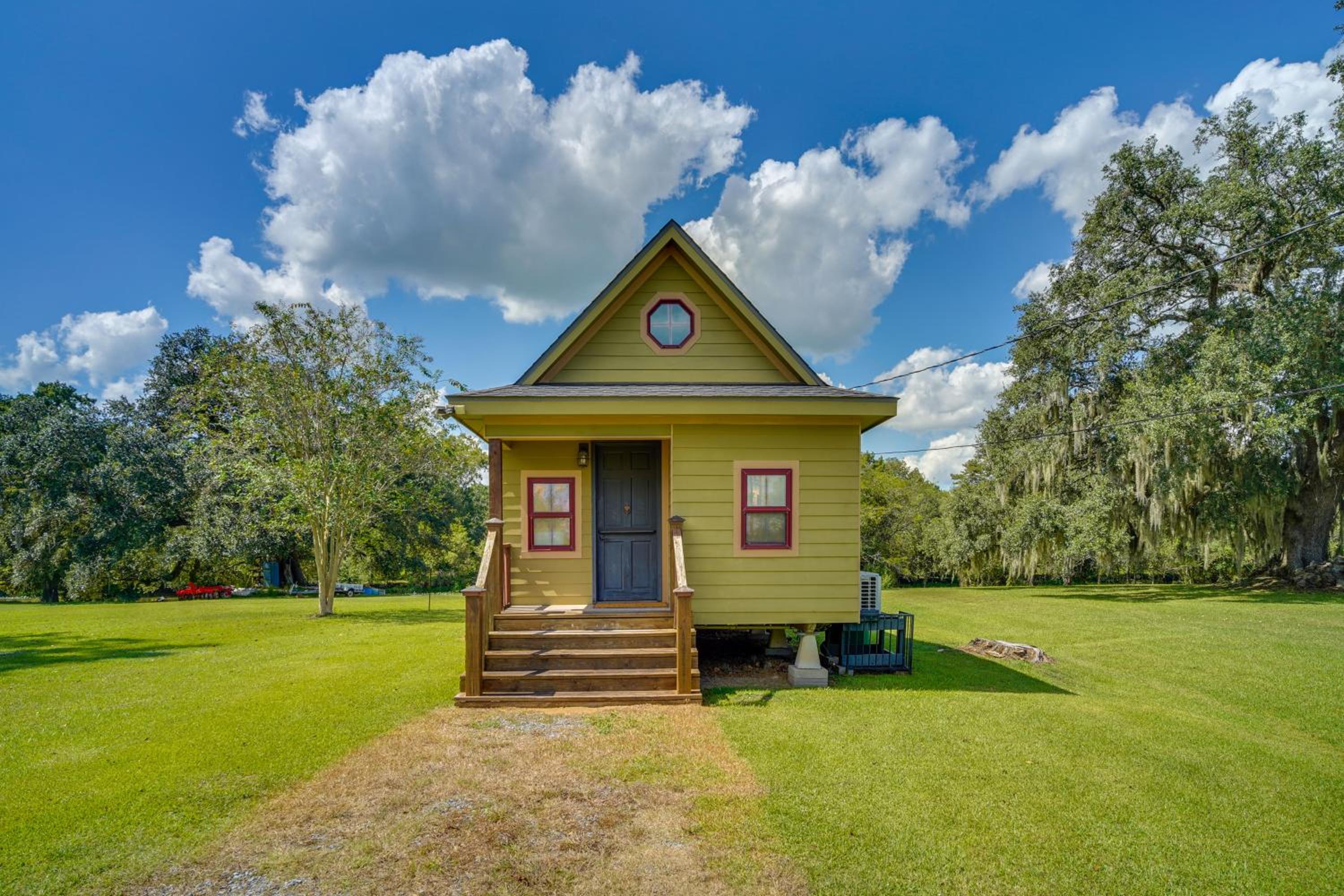 Cozy Couples Retreat with Porch on Bayou Teche!