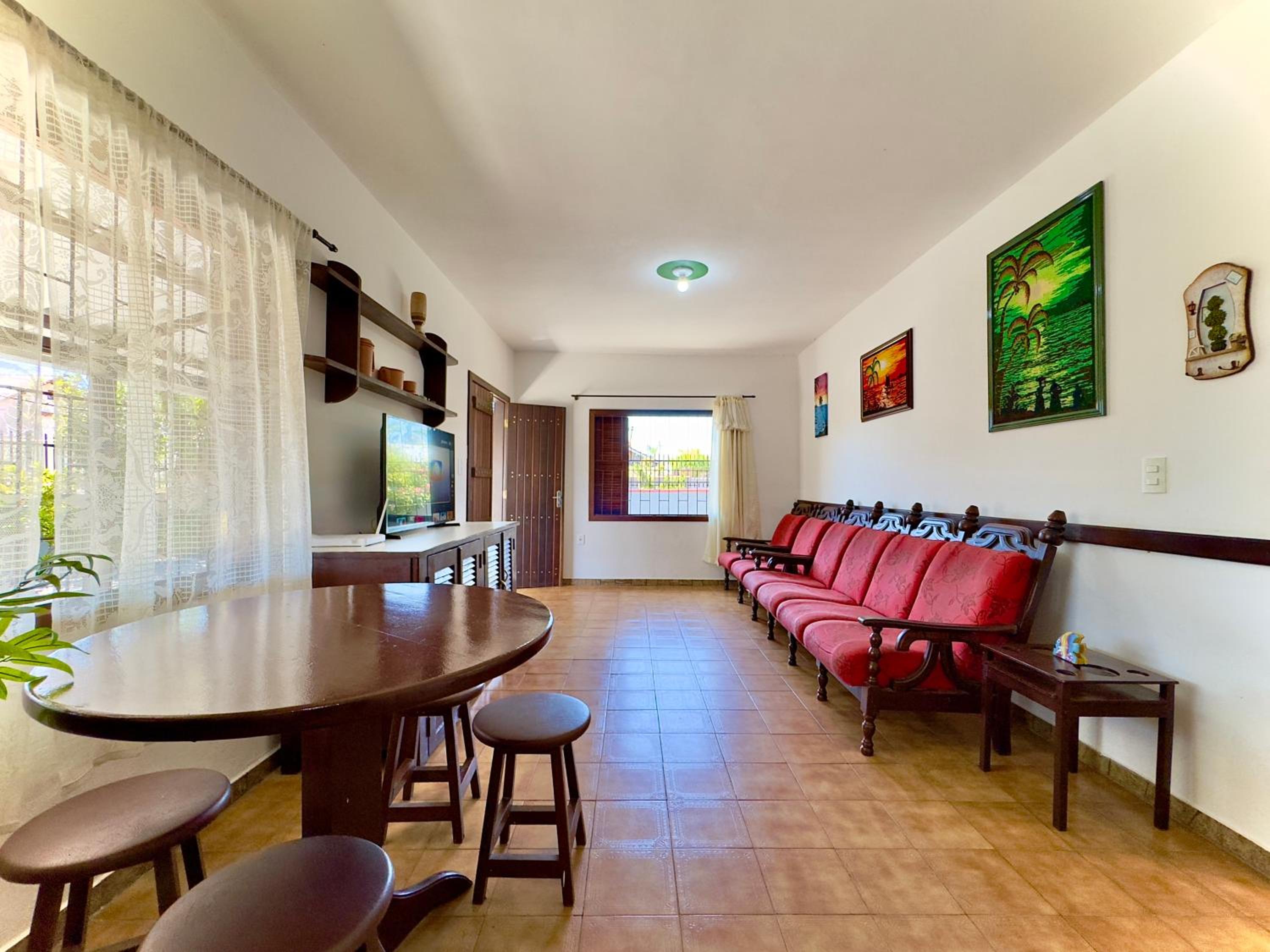 Casa Completa em Penha a poucos passos da PRAIA com Wi Fi TV e Cozinha Equipada Churrasqueira Privativa Ares condicionados Perfeito para Férias em Família