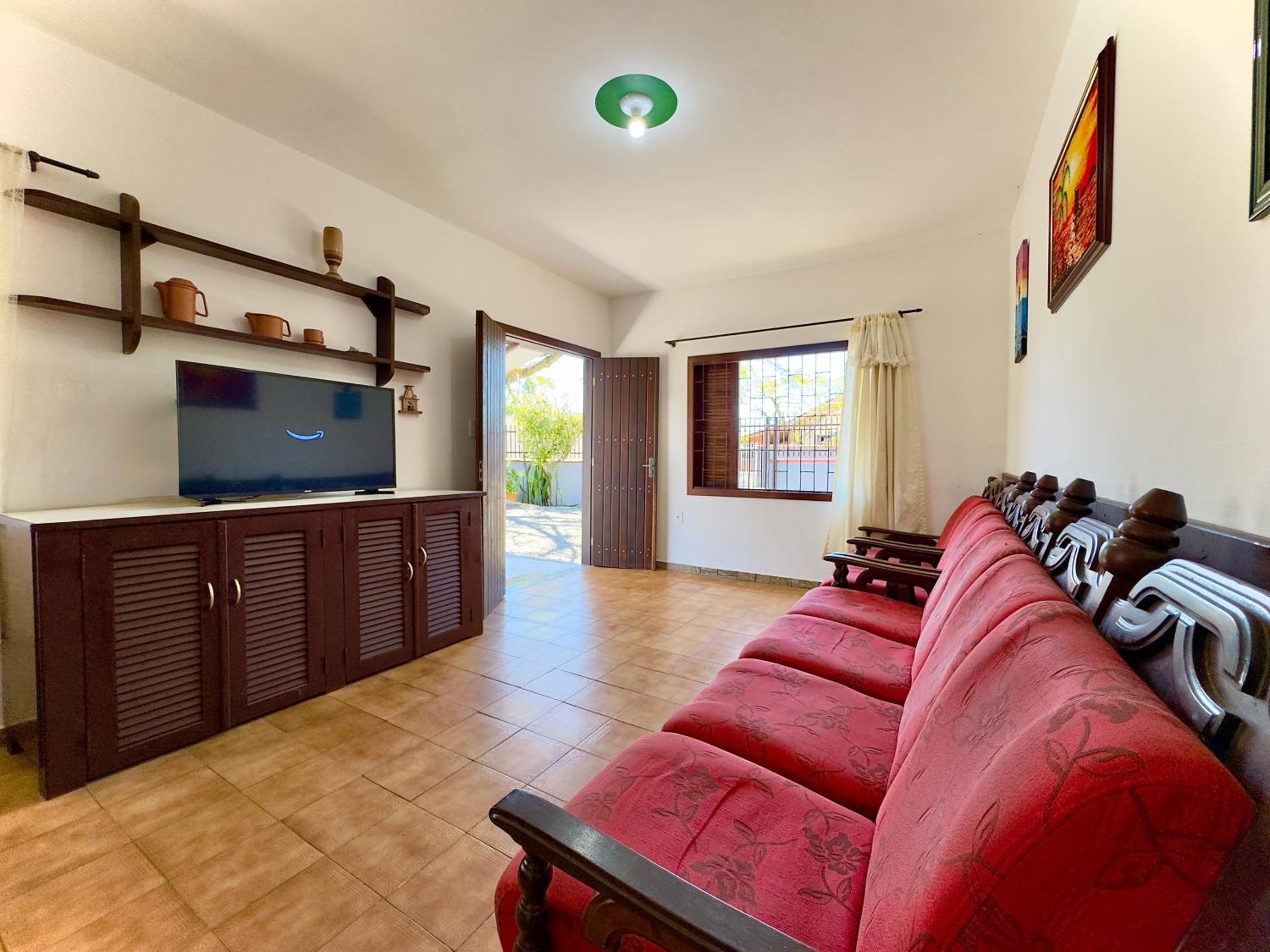 Casa Completa em Penha a poucos passos da PRAIA com Wi Fi TV e Cozinha Equipada Churrasqueira Privativa Ares condicionados Perfeito para Férias em Família