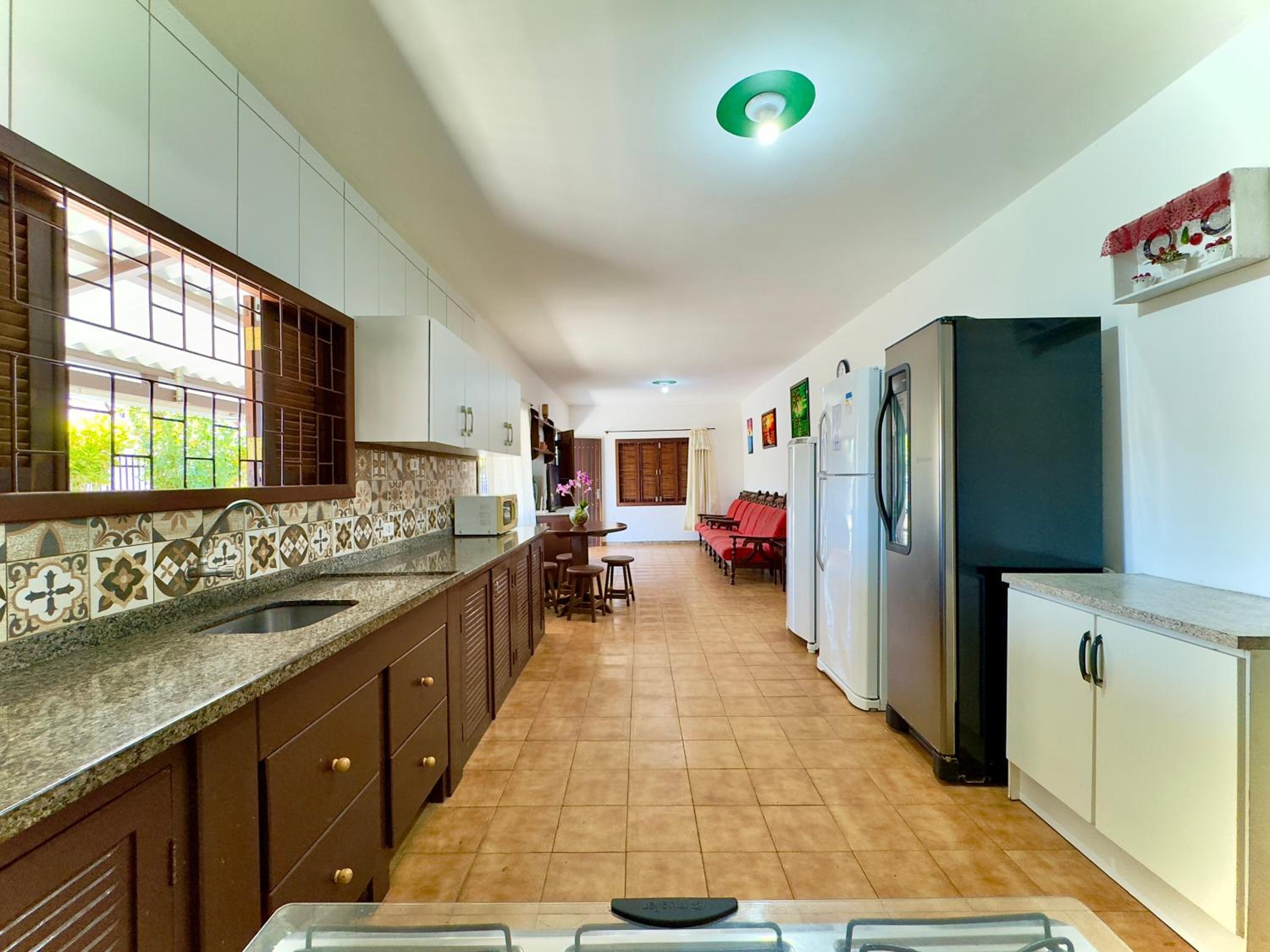 Casa Completa em Penha a poucos passos da PRAIA com Wi Fi TV e Cozinha Equipada Churrasqueira Privativa Ares condicionados Perfeito para Férias em Família