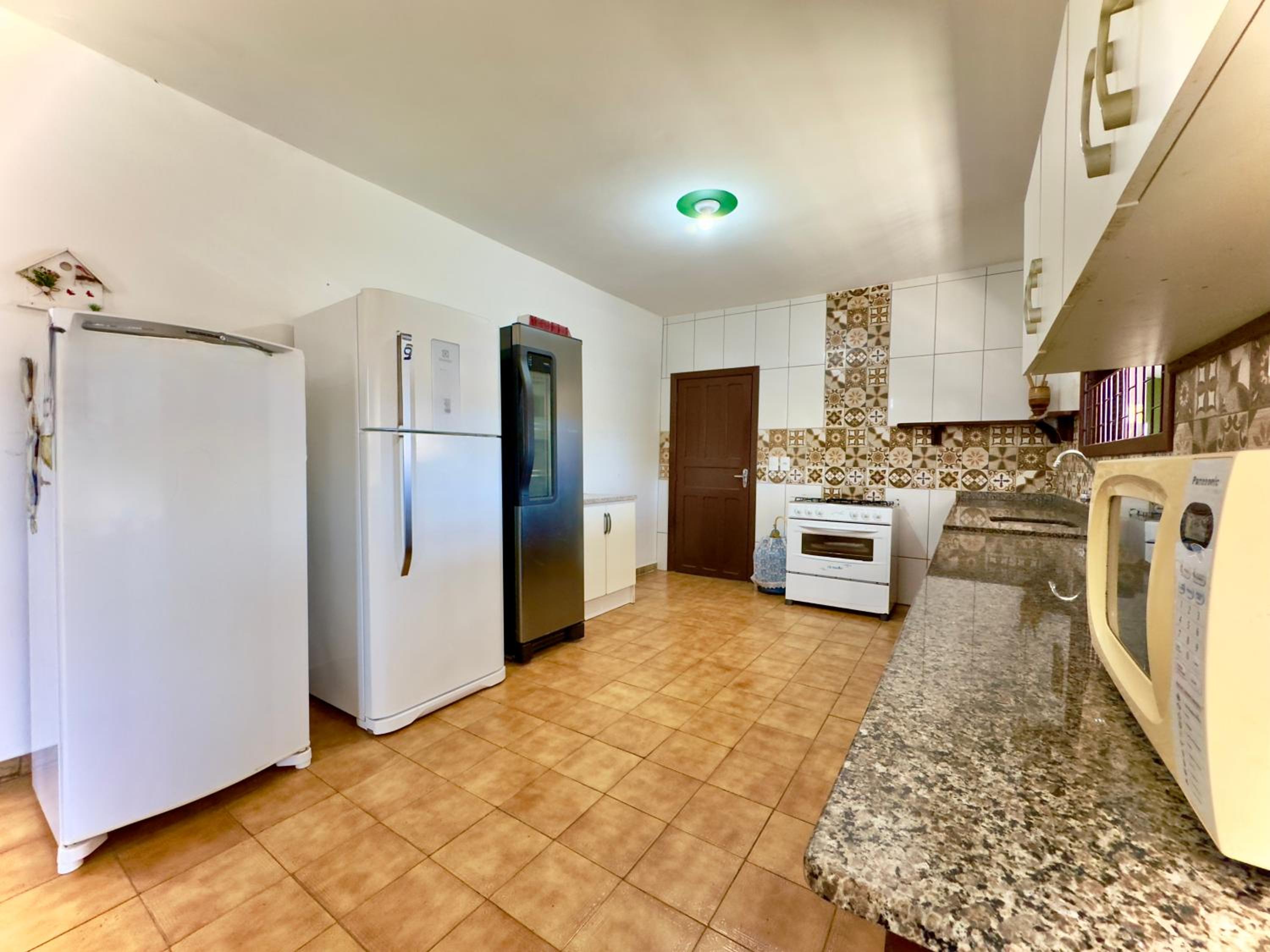 Casa Completa em Penha a poucos passos da PRAIA com Wi Fi TV e Cozinha Equipada Churrasqueira Privativa Ares condicionados Perfeito para Férias em Família