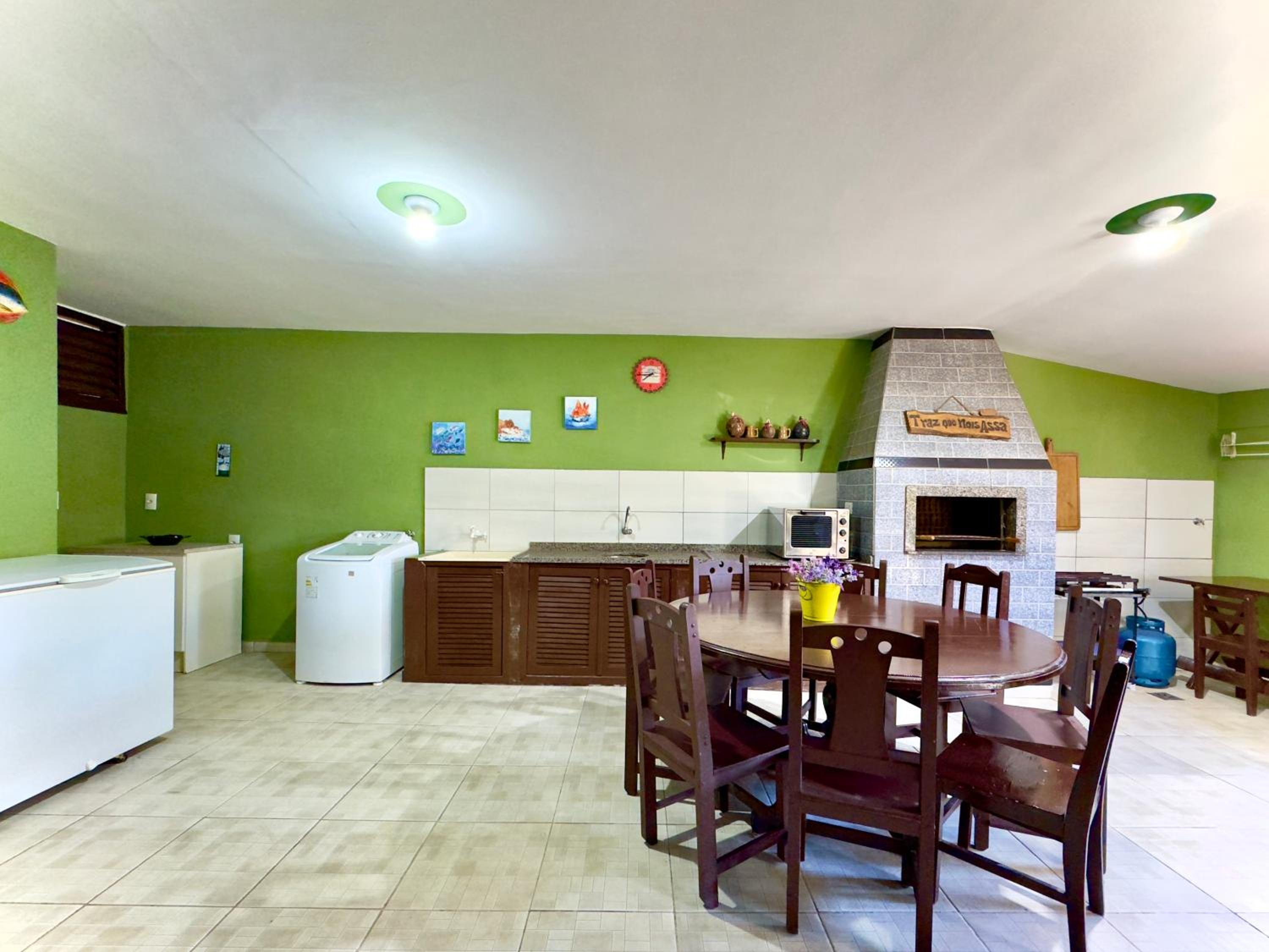 Casa Completa em Penha a poucos passos da PRAIA com Wi Fi TV e Cozinha Equipada Churrasqueira Privativa Ares condicionados Perfeito para Férias em Família