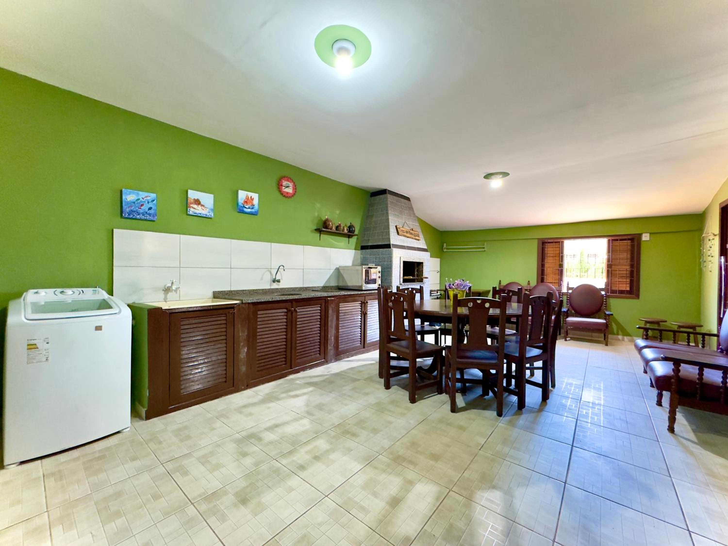 Casa Completa em Penha a poucos passos da PRAIA com Wi Fi TV e Cozinha Equipada Churrasqueira Privativa Ares condicionados Perfeito para Férias em Família