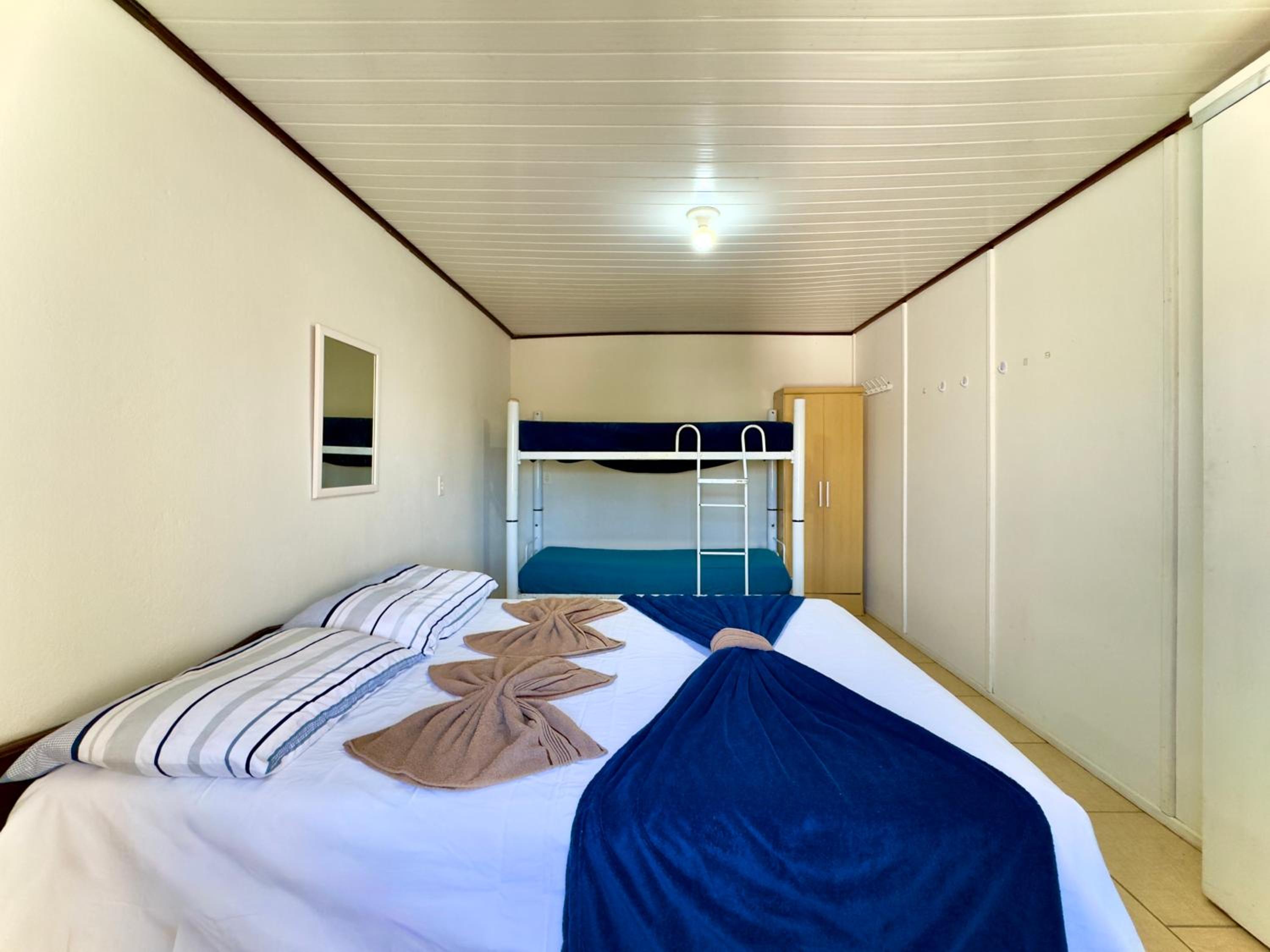 Casa Completa em Penha a poucos passos da PRAIA com Wi Fi TV e Cozinha Equipada Churrasqueira Privativa Ares condicionados Perfeito para Férias em Família