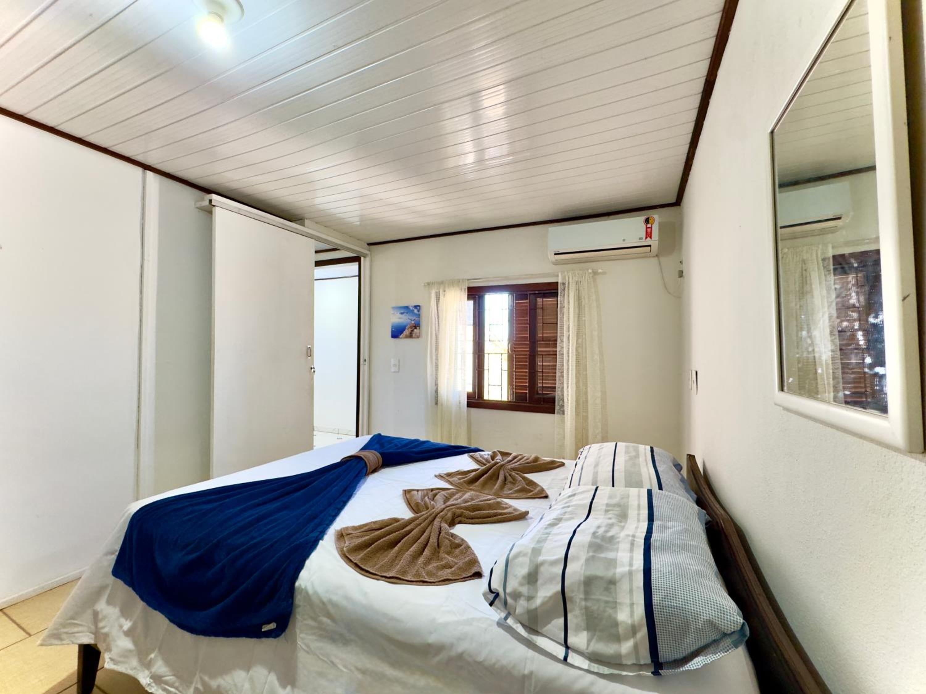 Casa Completa em Penha a poucos passos da PRAIA com Wi Fi TV e Cozinha Equipada Churrasqueira Privativa Ares condicionados Perfeito para Férias em Família