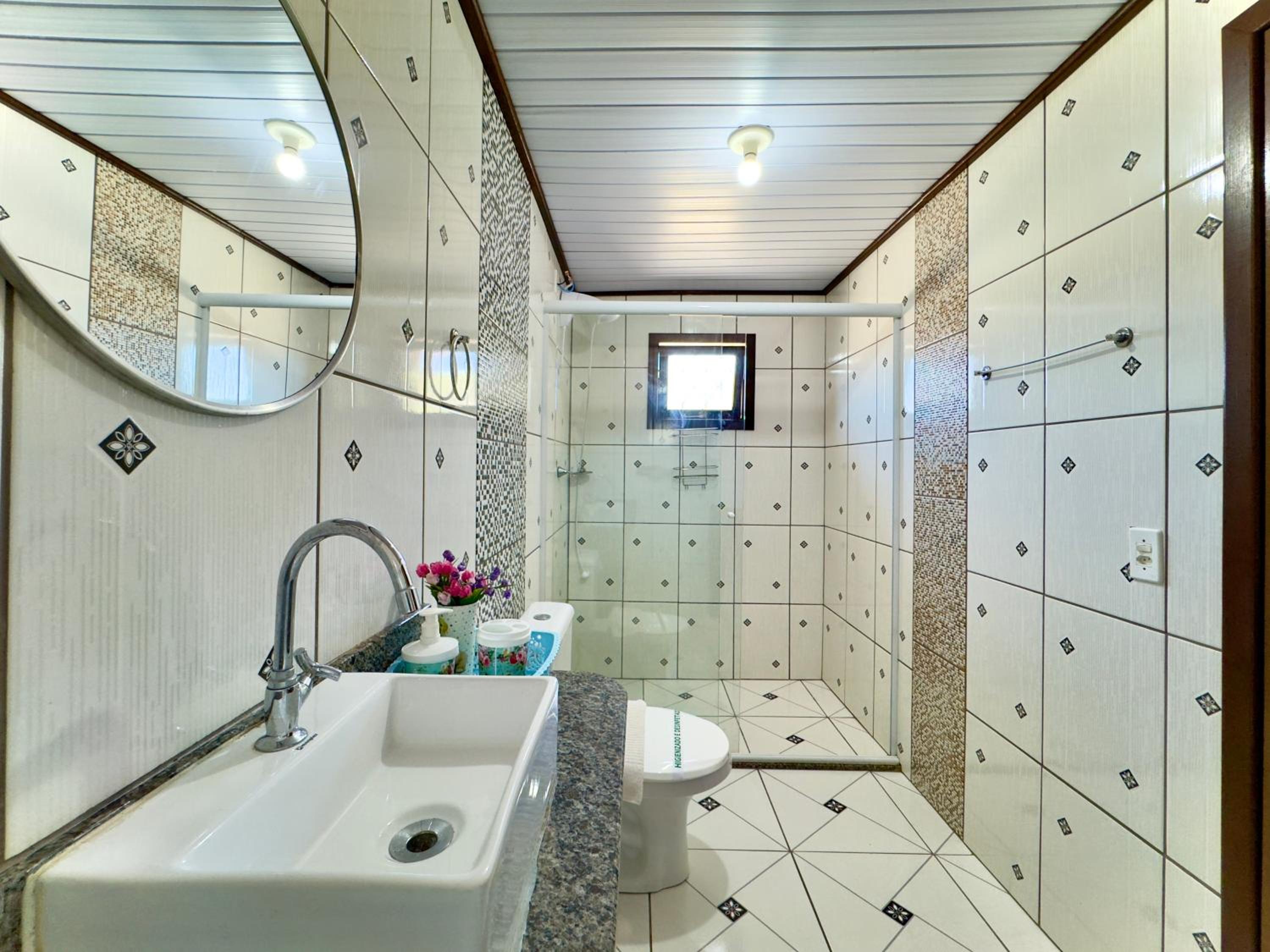 Casa Completa em Penha a poucos passos da PRAIA com Wi Fi TV e Cozinha Equipada Churrasqueira Privativa Ares condicionados Perfeito para Férias em Família