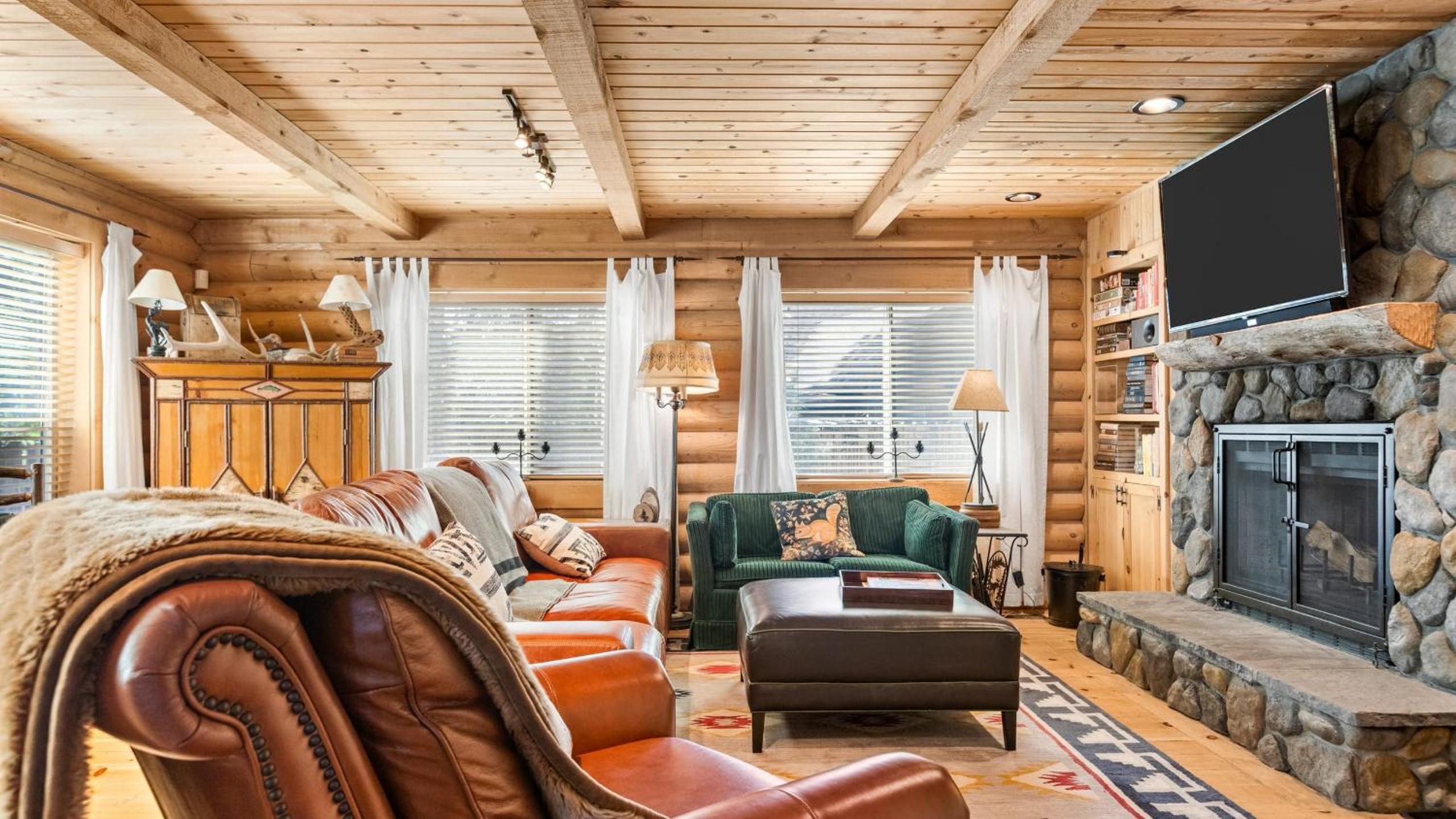 Big Tree Lodge Cozy Cabin w Firepit Piano Bar Deck