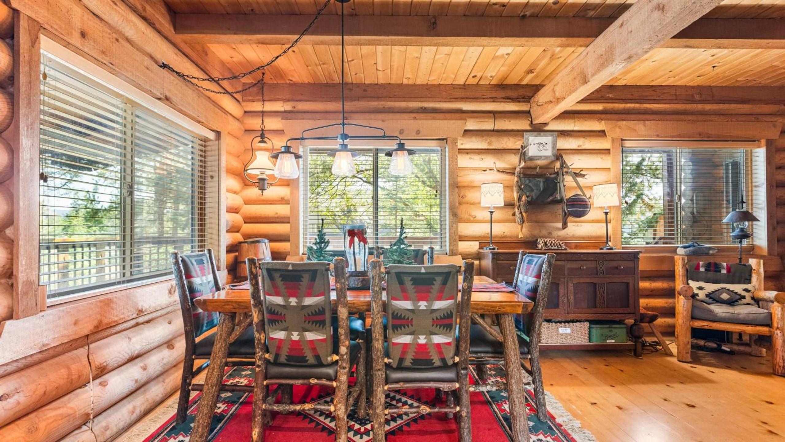 Big Tree Lodge Cozy Cabin w Firepit Piano Bar Deck