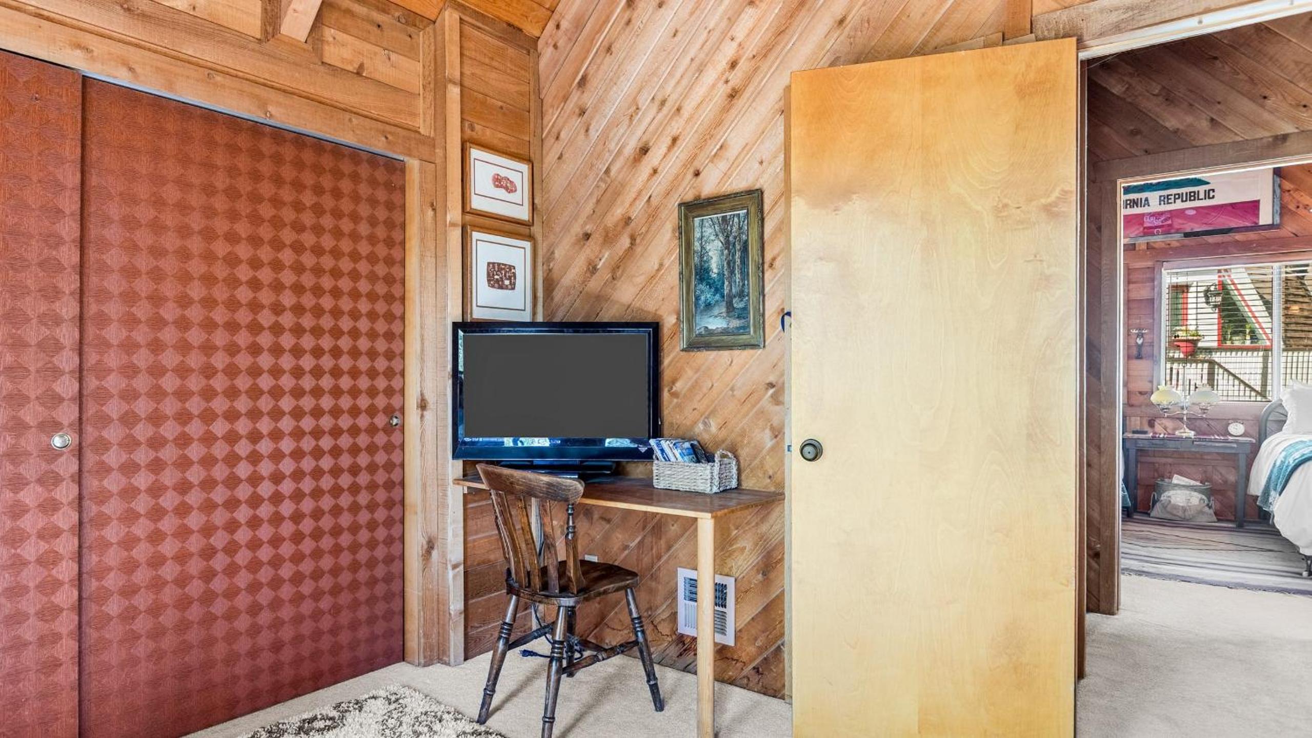Big Tree Lodge Cozy Cabin w Firepit Piano Bar Deck