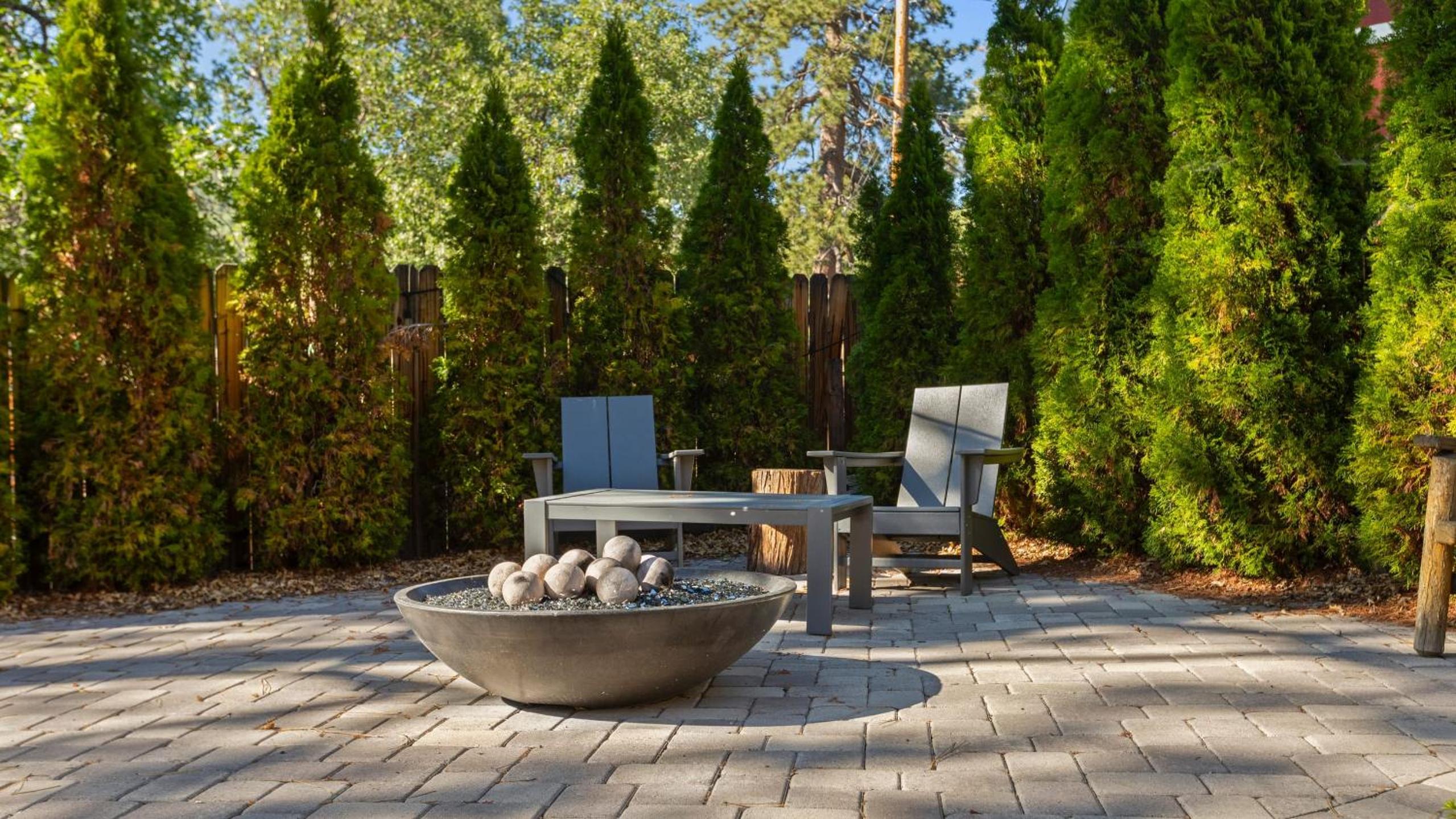 Big Tree Lodge Cozy Cabin w Firepit Piano Bar Deck