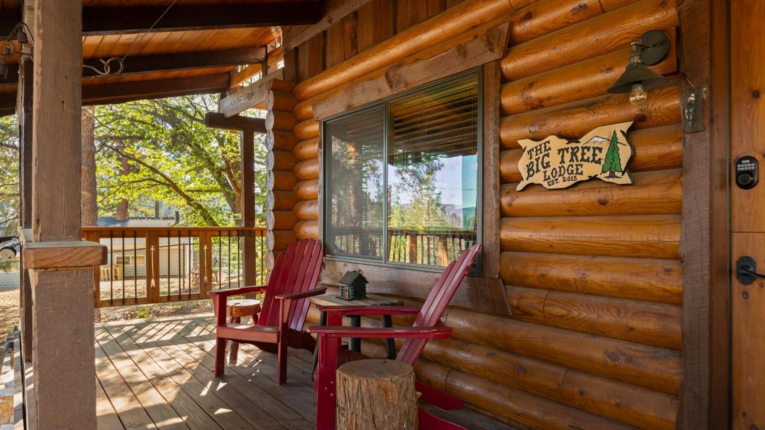 Big Tree Lodge Cozy Cabin w Firepit Piano Bar Deck