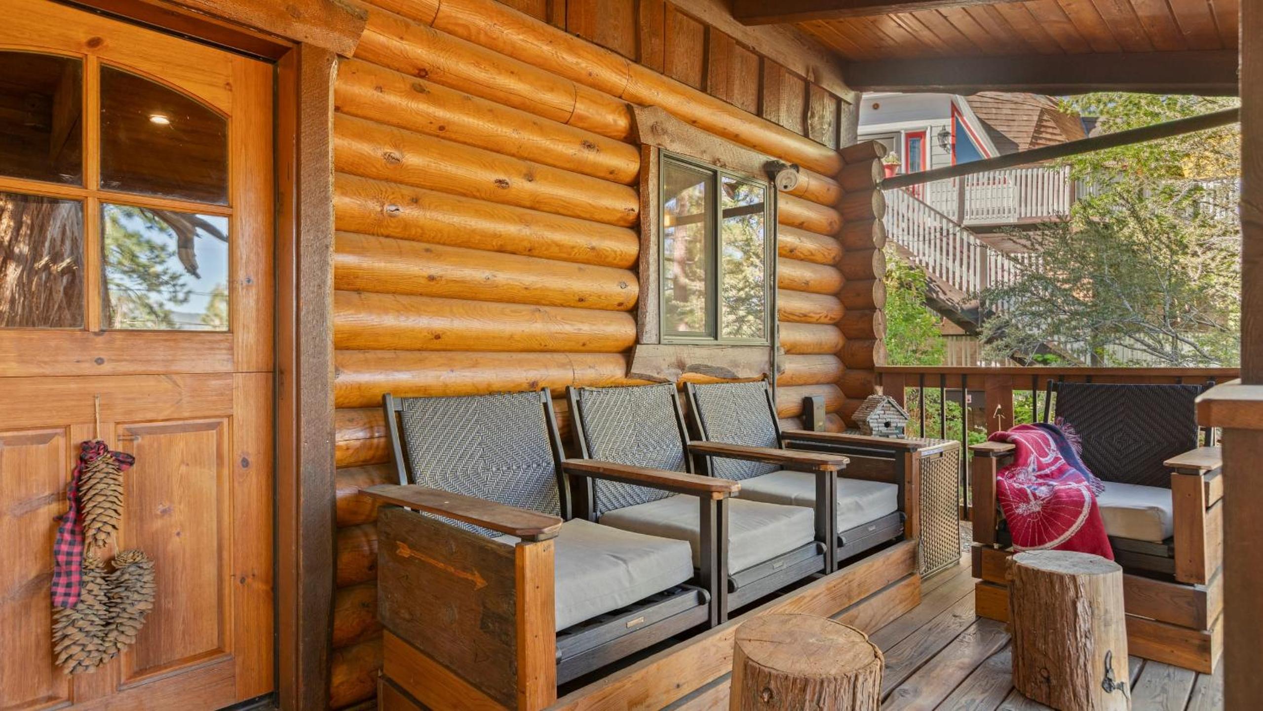 Big Tree Lodge Cozy Cabin w Firepit Piano Bar Deck