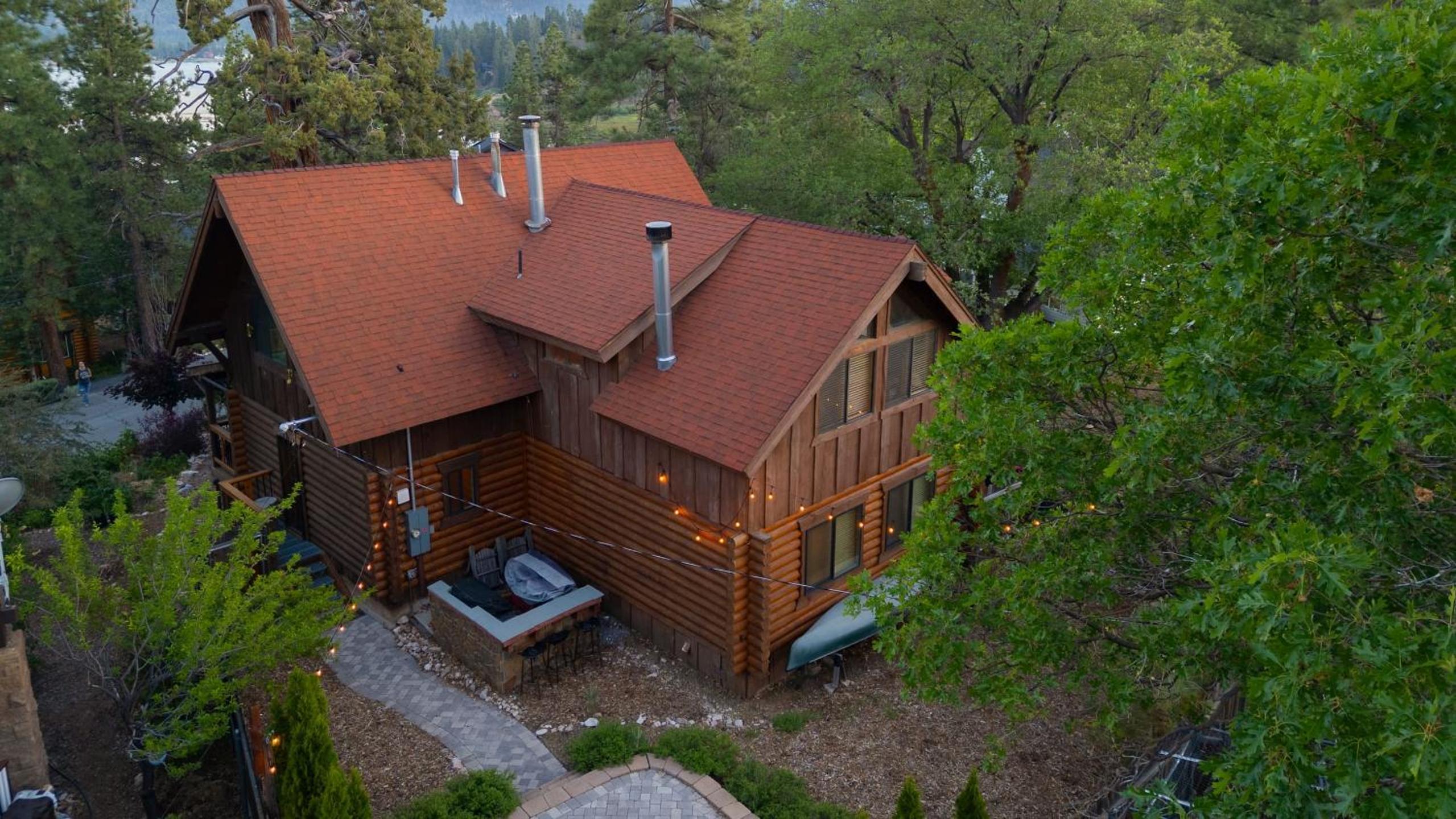 Big Tree Lodge Cozy Cabin w Firepit Piano Bar Deck