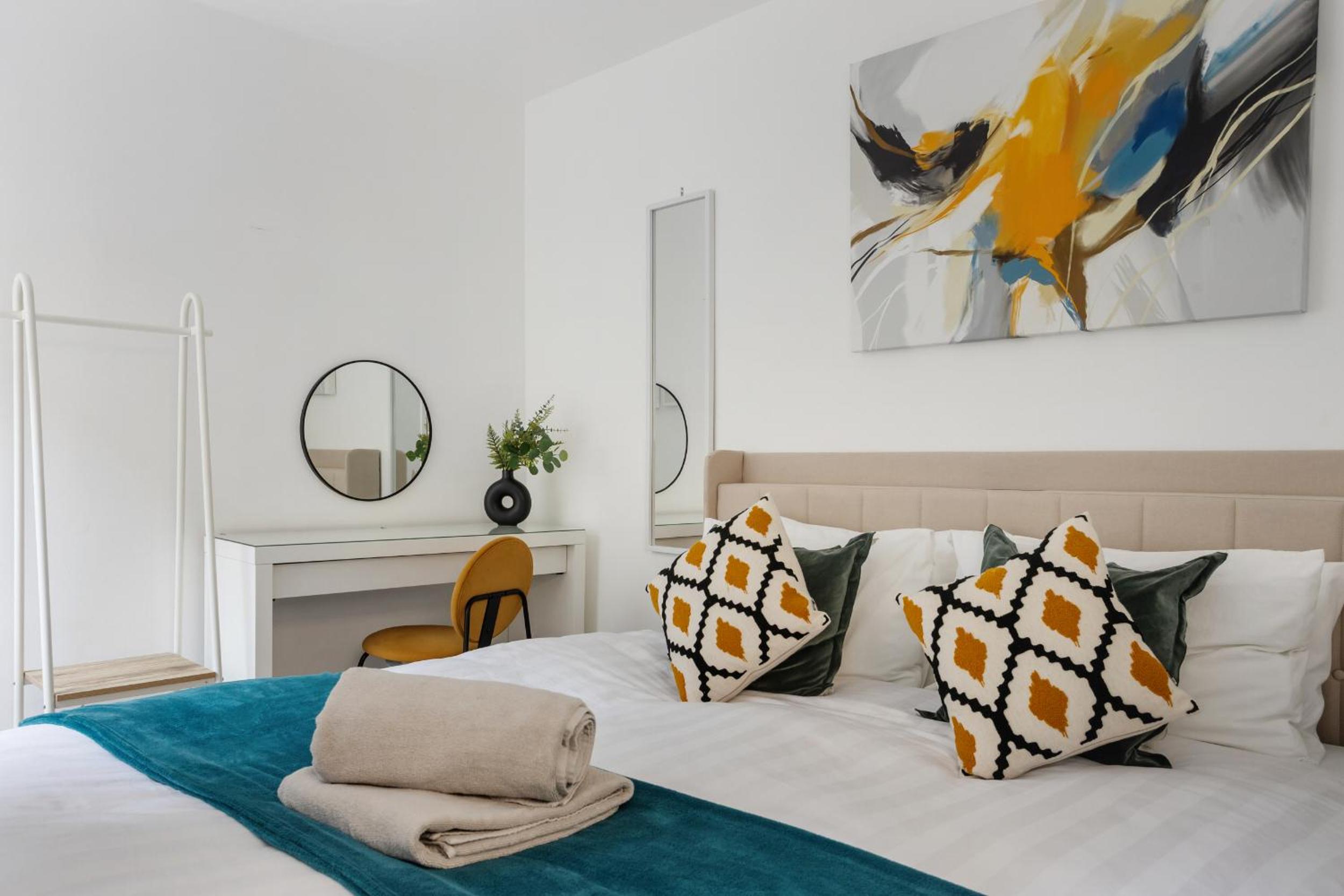 Abodess - Prime Euston Residences with Superking Bed