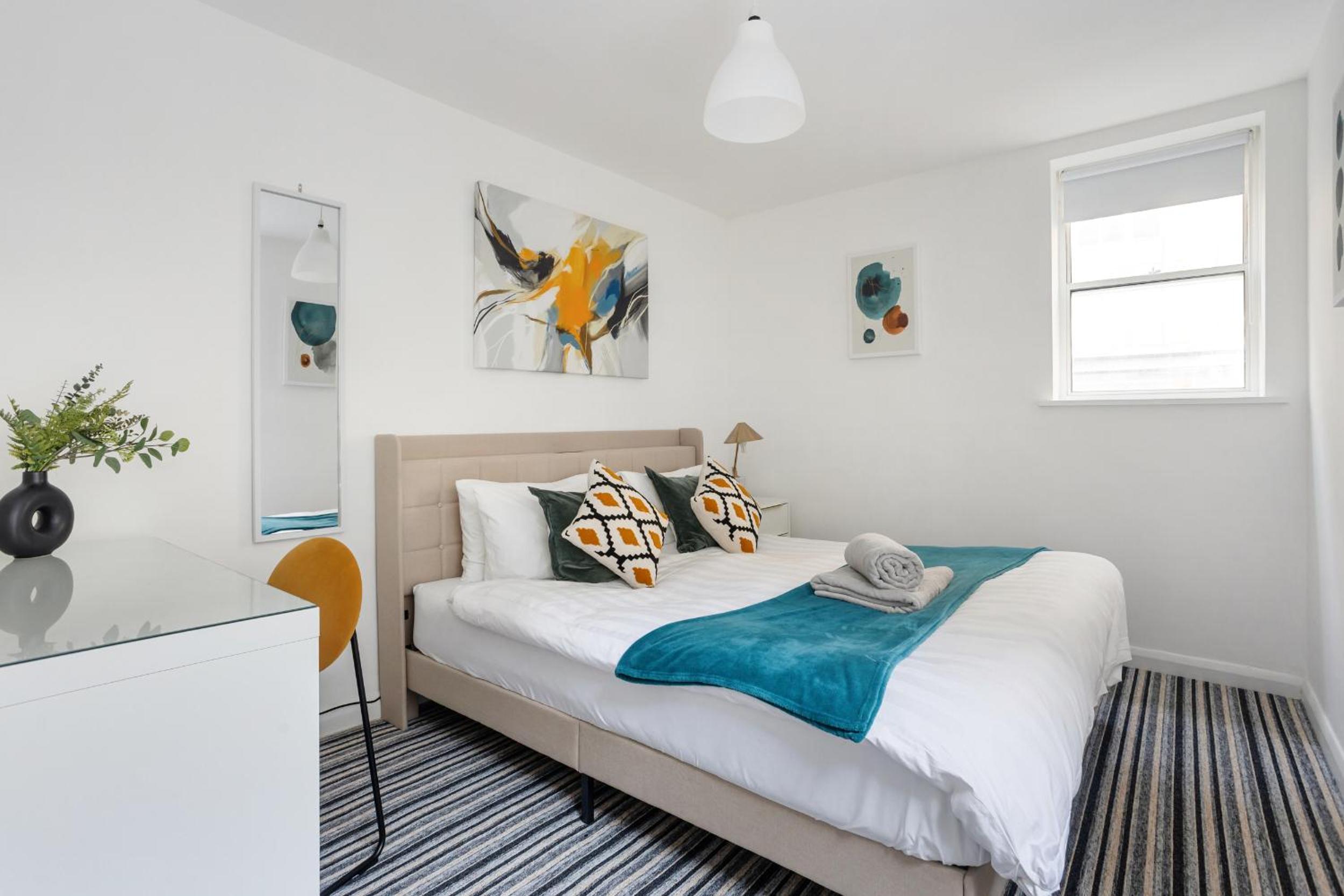 Abodess - Prime Euston Residences with Superking Bed