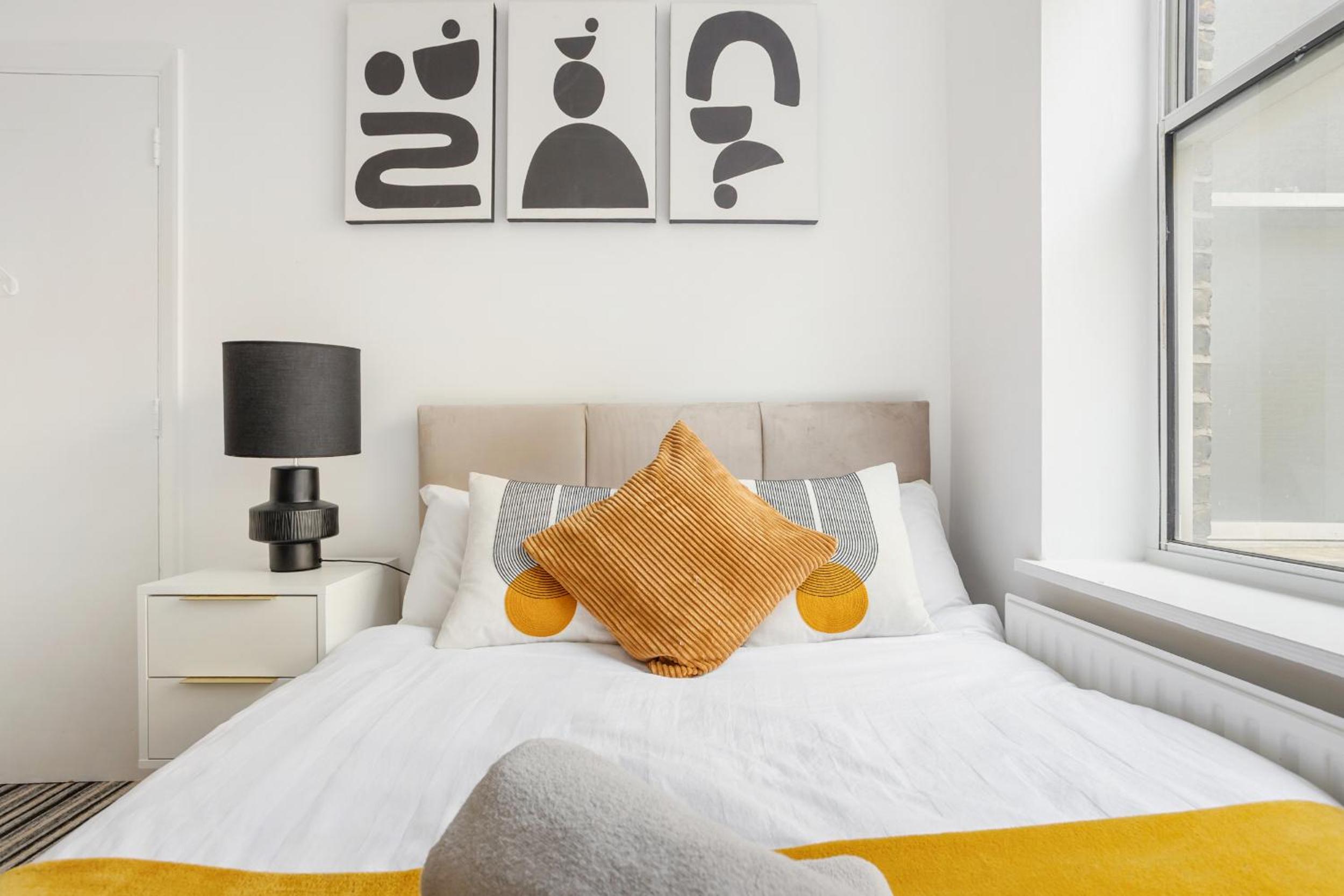 Abodess - Prime Euston Residences with Superking Bed