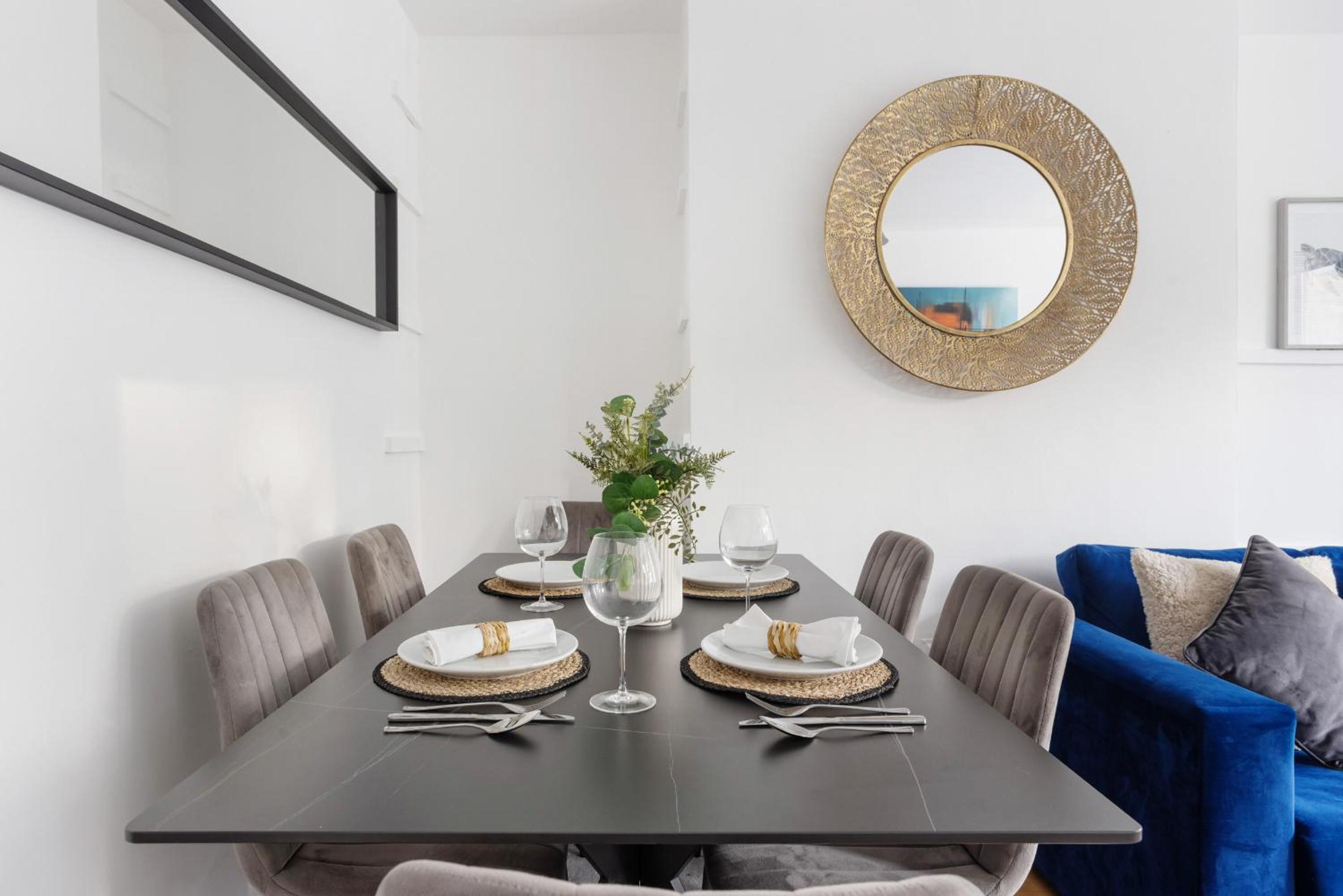 Abodess - Prime Euston Residences with Superking Bed