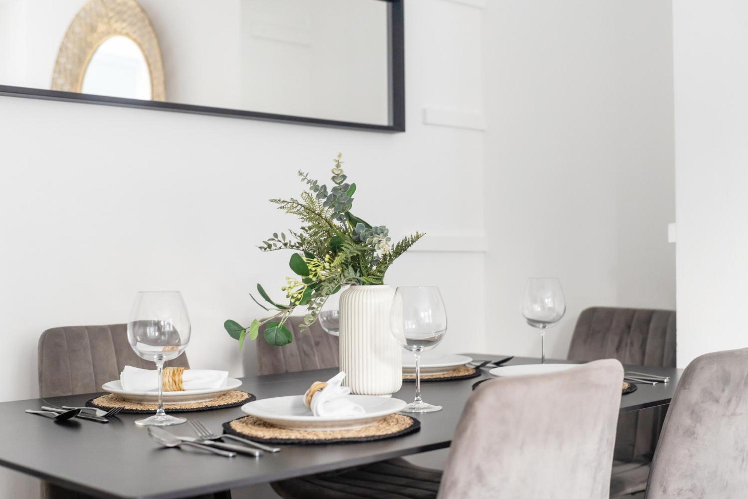 Abodess - Prime Euston Residences with Superking Bed