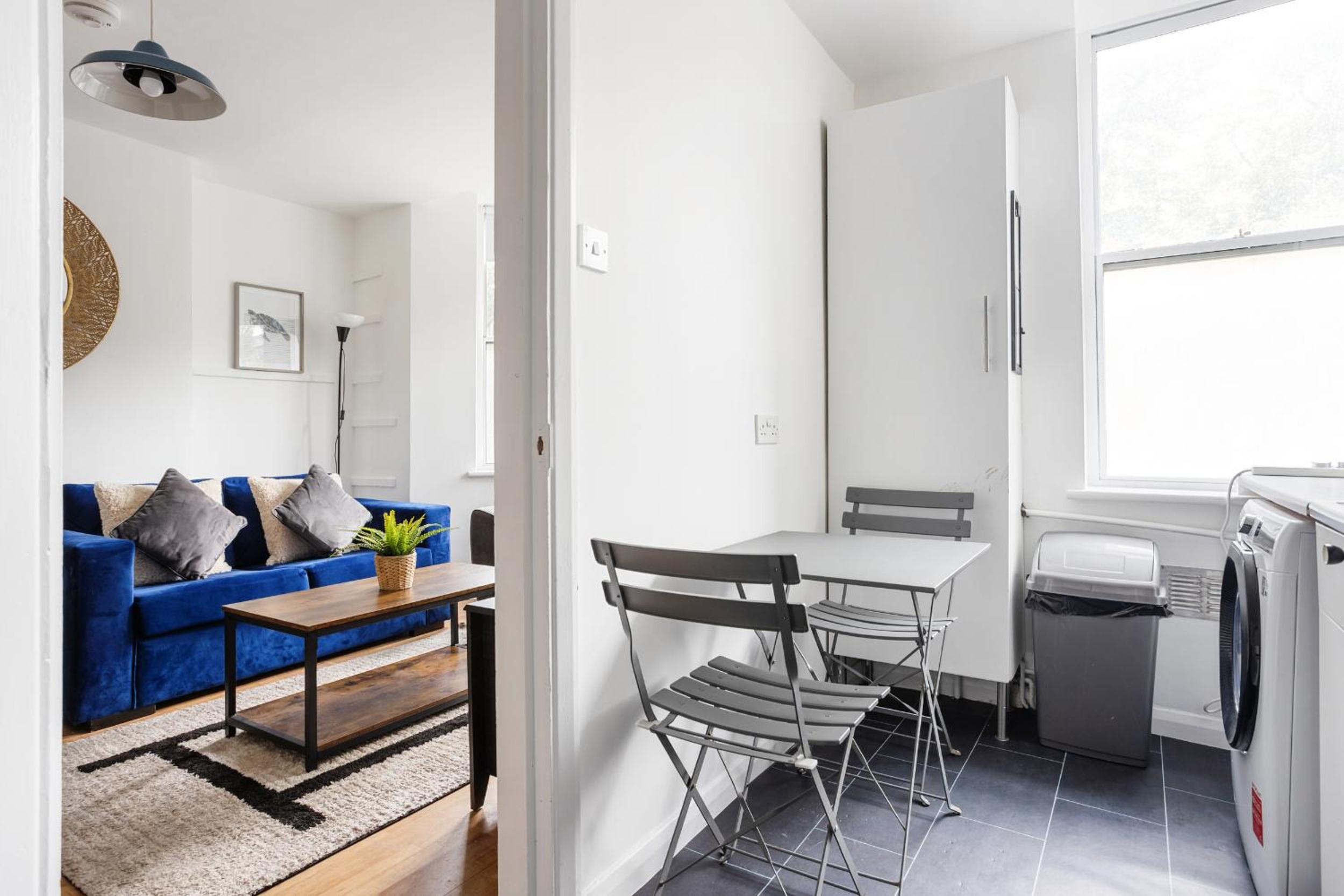 Abodess - Prime Euston Residences with Superking Bed