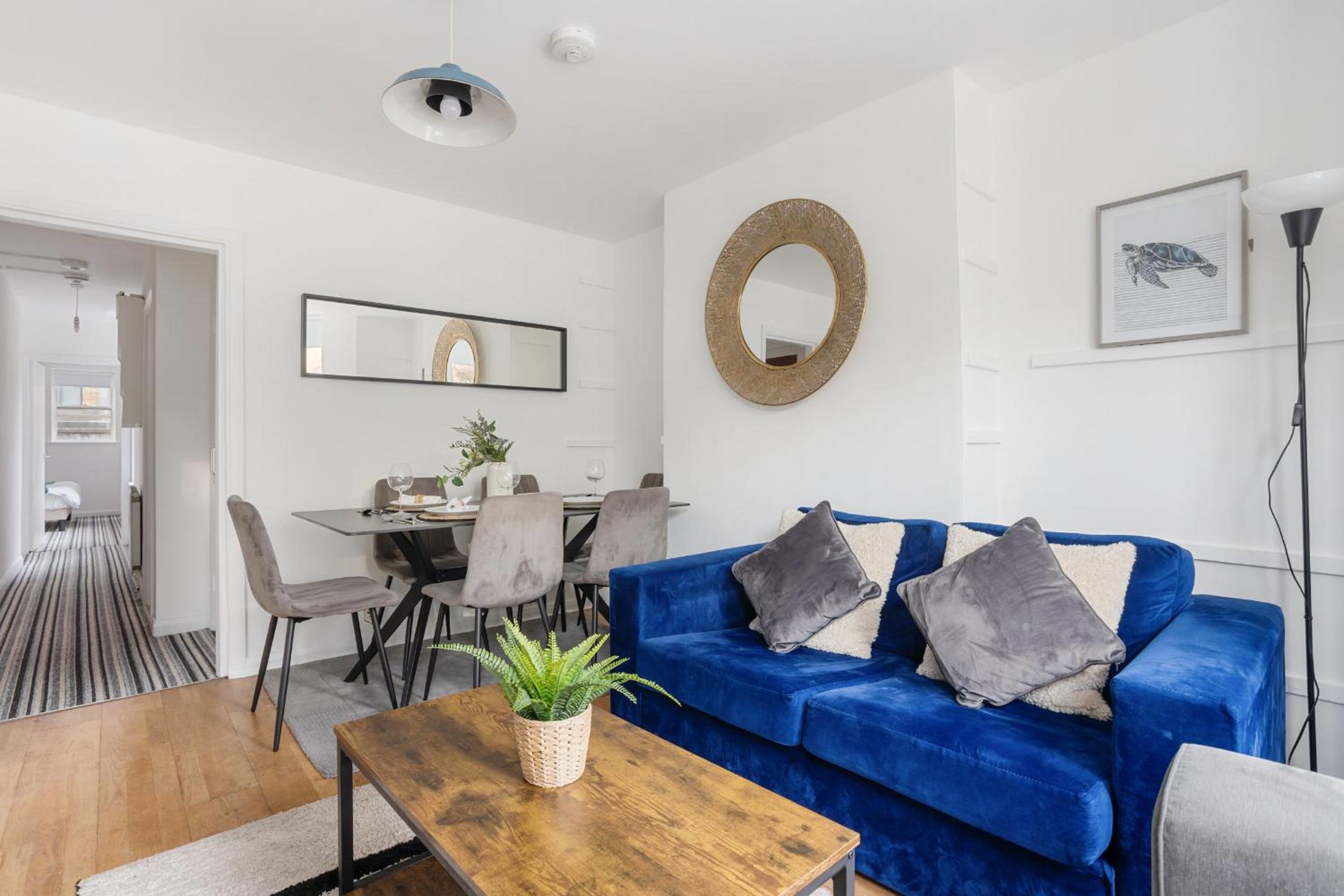 Abodess - Prime Euston Residences with Superking Bed